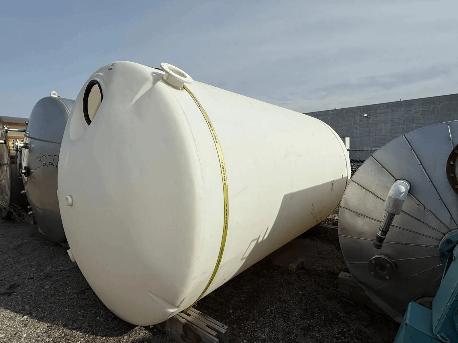 POLY STORAGE TANK, 22500L, POLYETHYLENE, VERTICAL, 100X100X175IN, 2000 LBS - TANKS