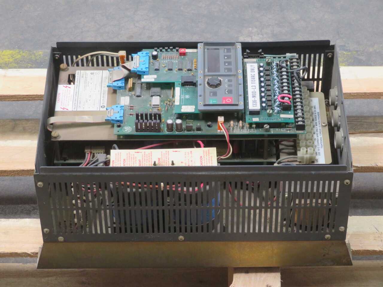 ALLEN BRADLEY 1336 VT-8005-EAN-FA2-L3 AC DRIVES, 380-460V INPUT V, 5HP MOTOR POWER - AC VFD DRIVES