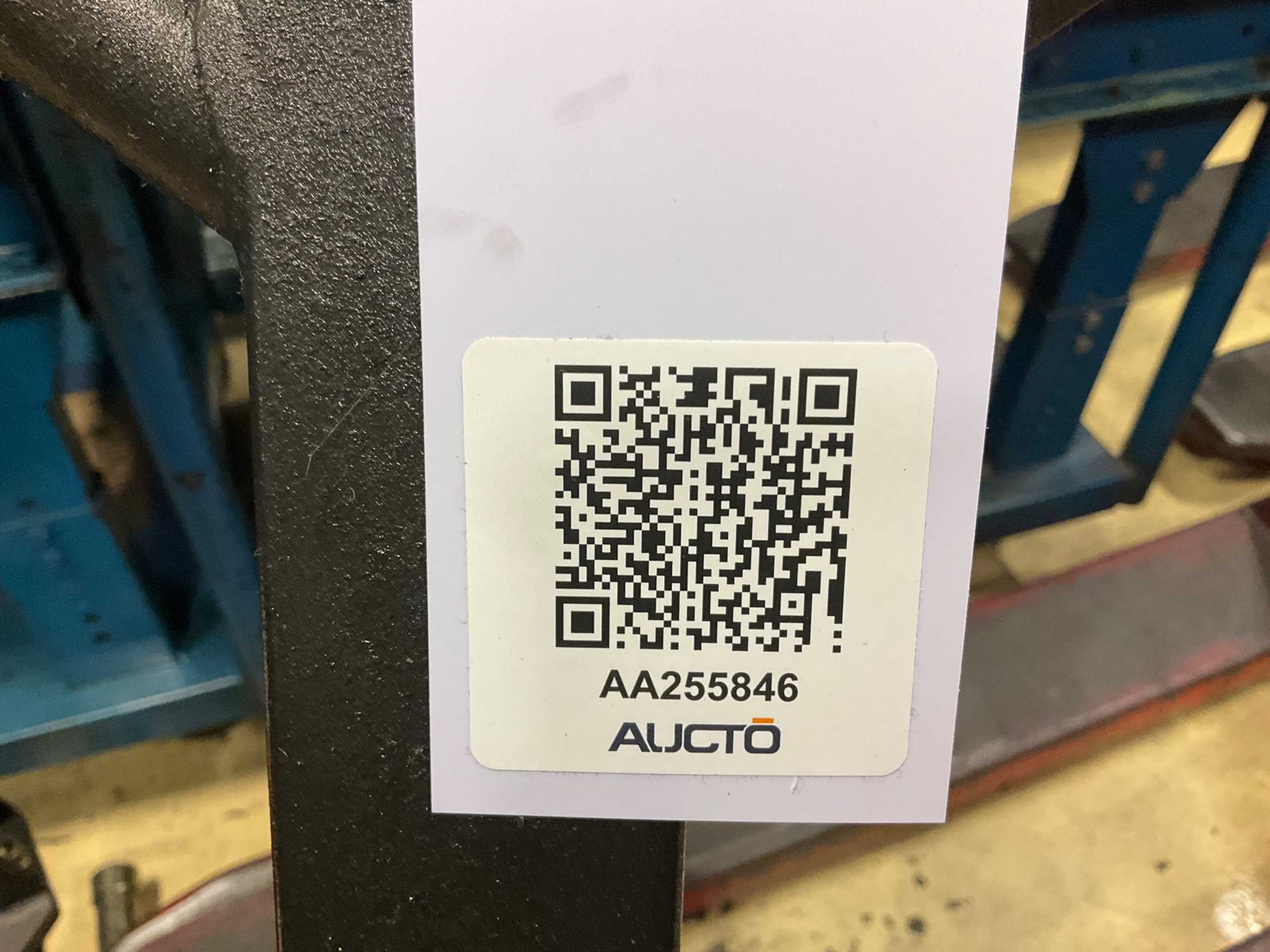QTY 2: MANUAL PALLET JACK - MANUAL PALLET JACKS
