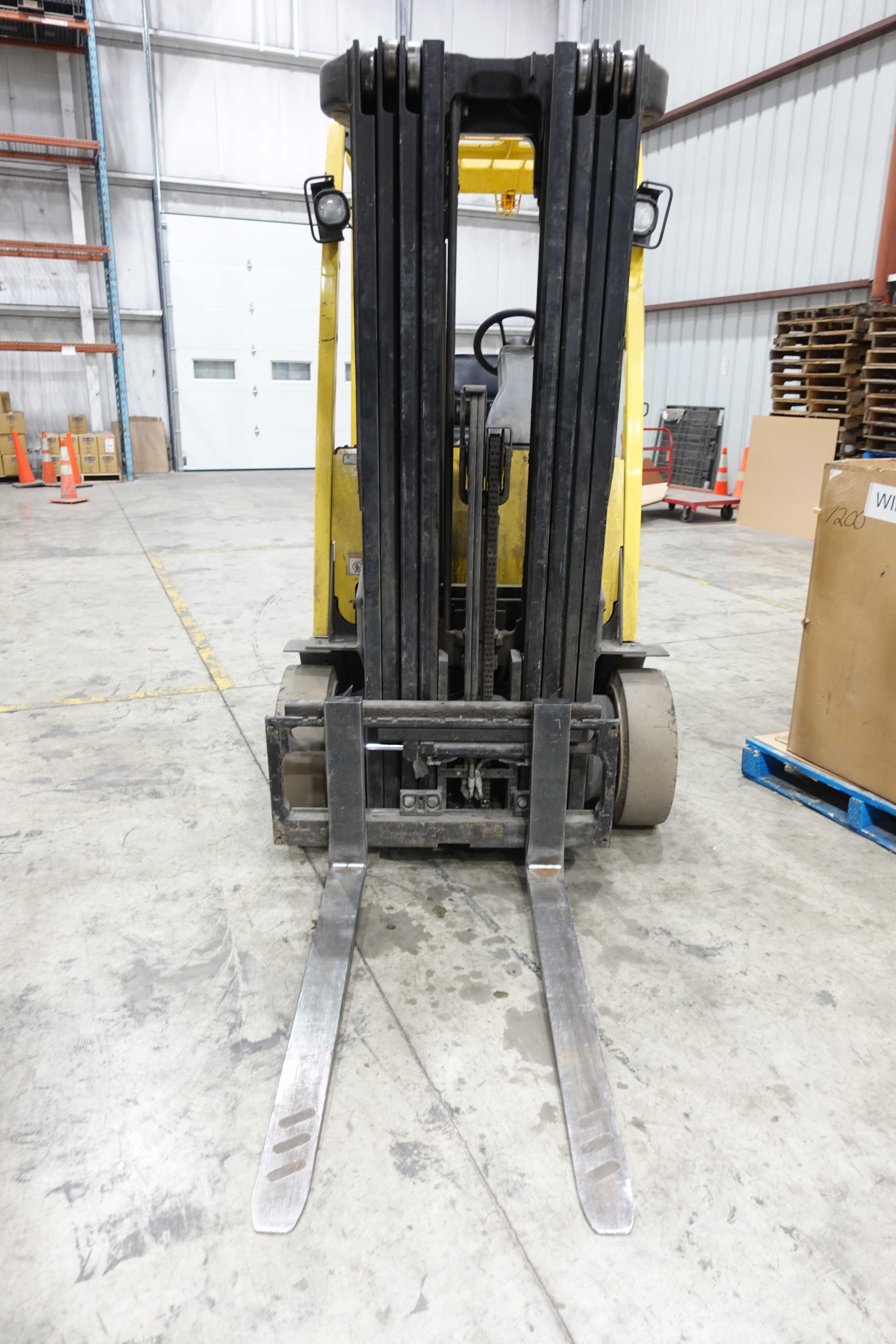 SKU 1762043 - HYSTER E50XN-27 ELECTRIC FORKLIFT, 4050 MAX CAPACITY - SIT-DOWN FORKLIFTS