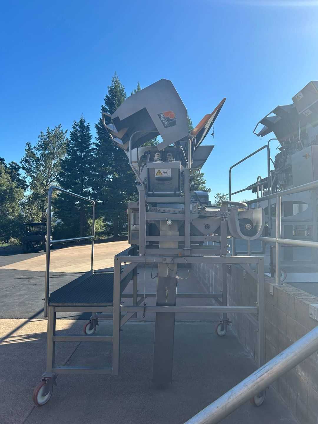 2010 PELLENC SP WINERY GRAPE DESTEMMER AND SORTER - FOOD & BEVERAGE