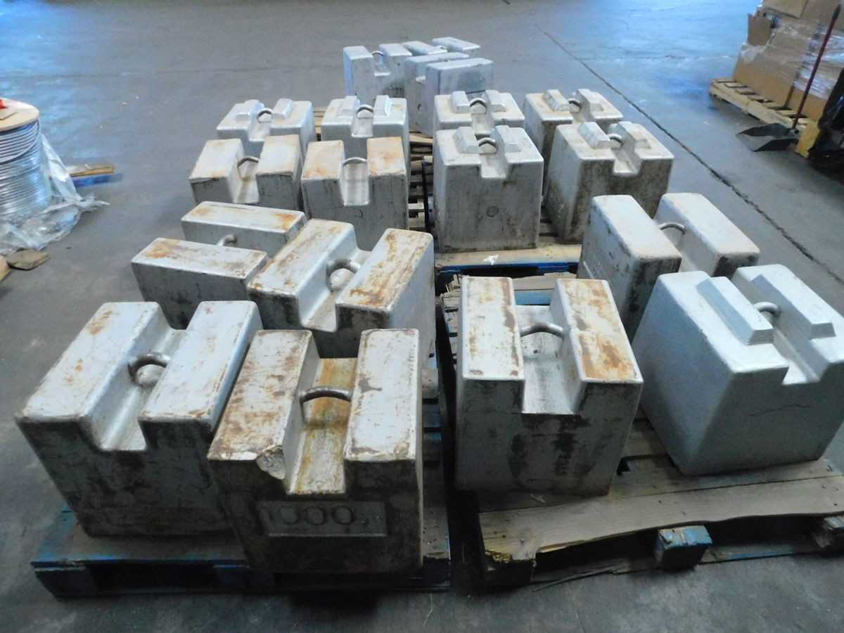 LOT OF 18 FAIRBANKS CALIBRATION WEIGHTS 1000 LB - SCALES