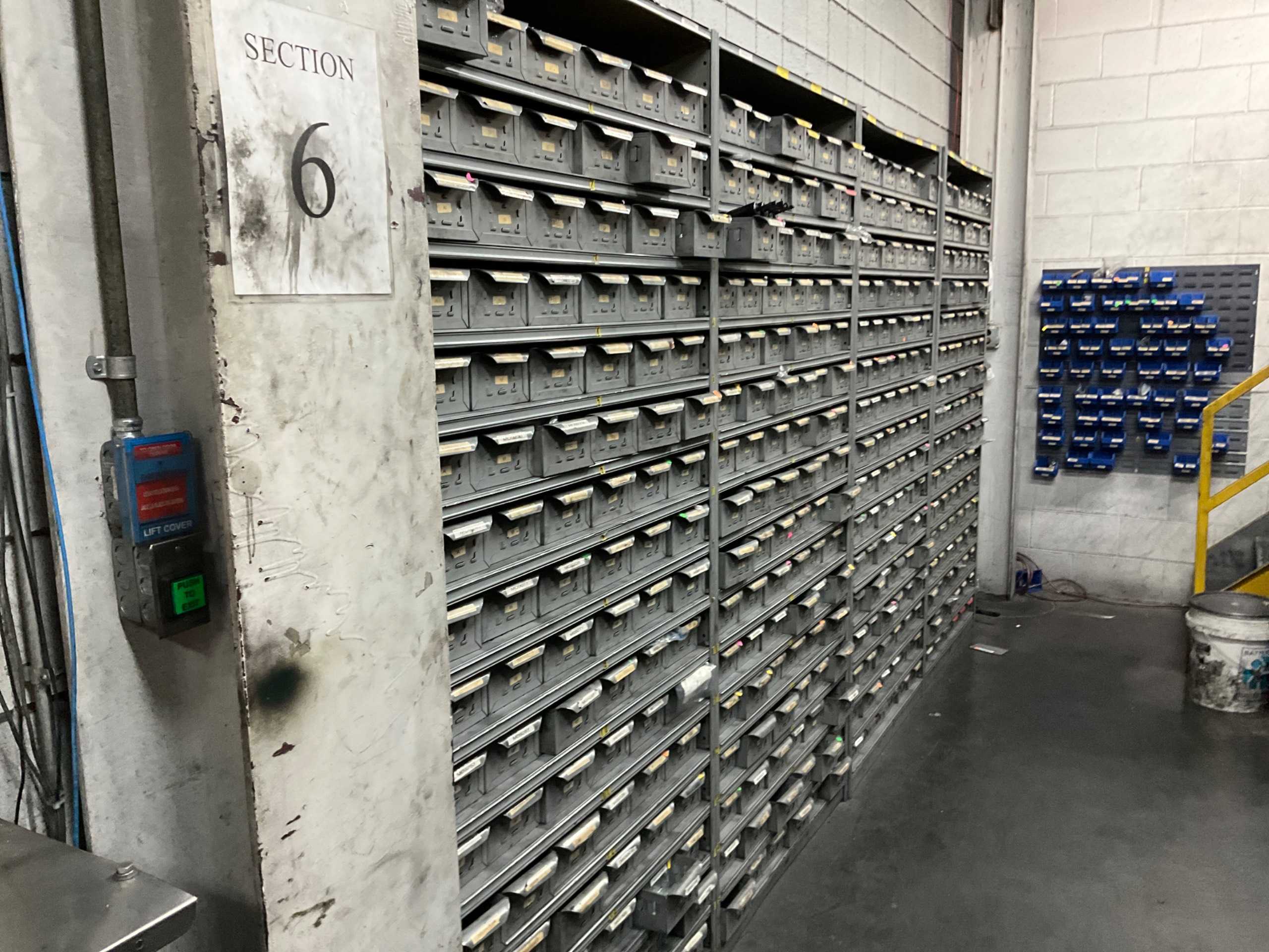 BULK QTY OF DRAWER CABINET WITH CONTENTS - DRAWER CABINET