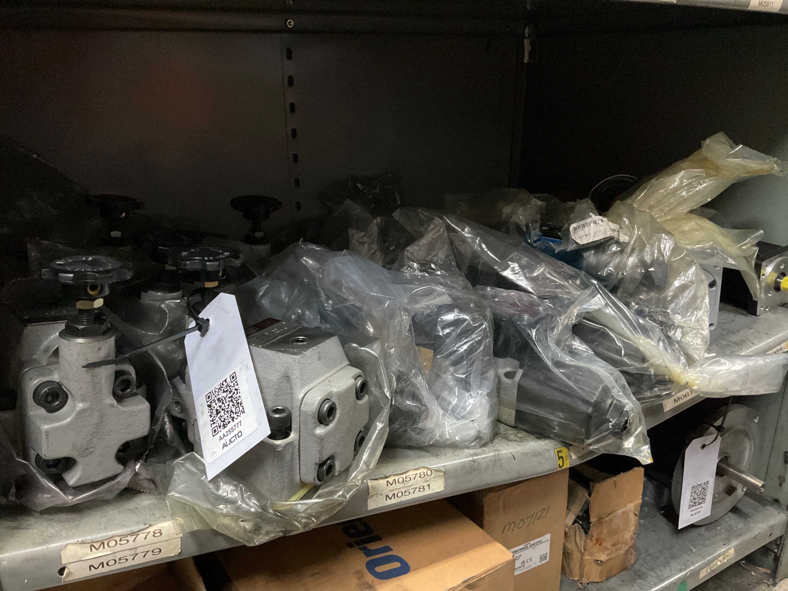 BULK QTY OF INDUSTRIAL PARTS