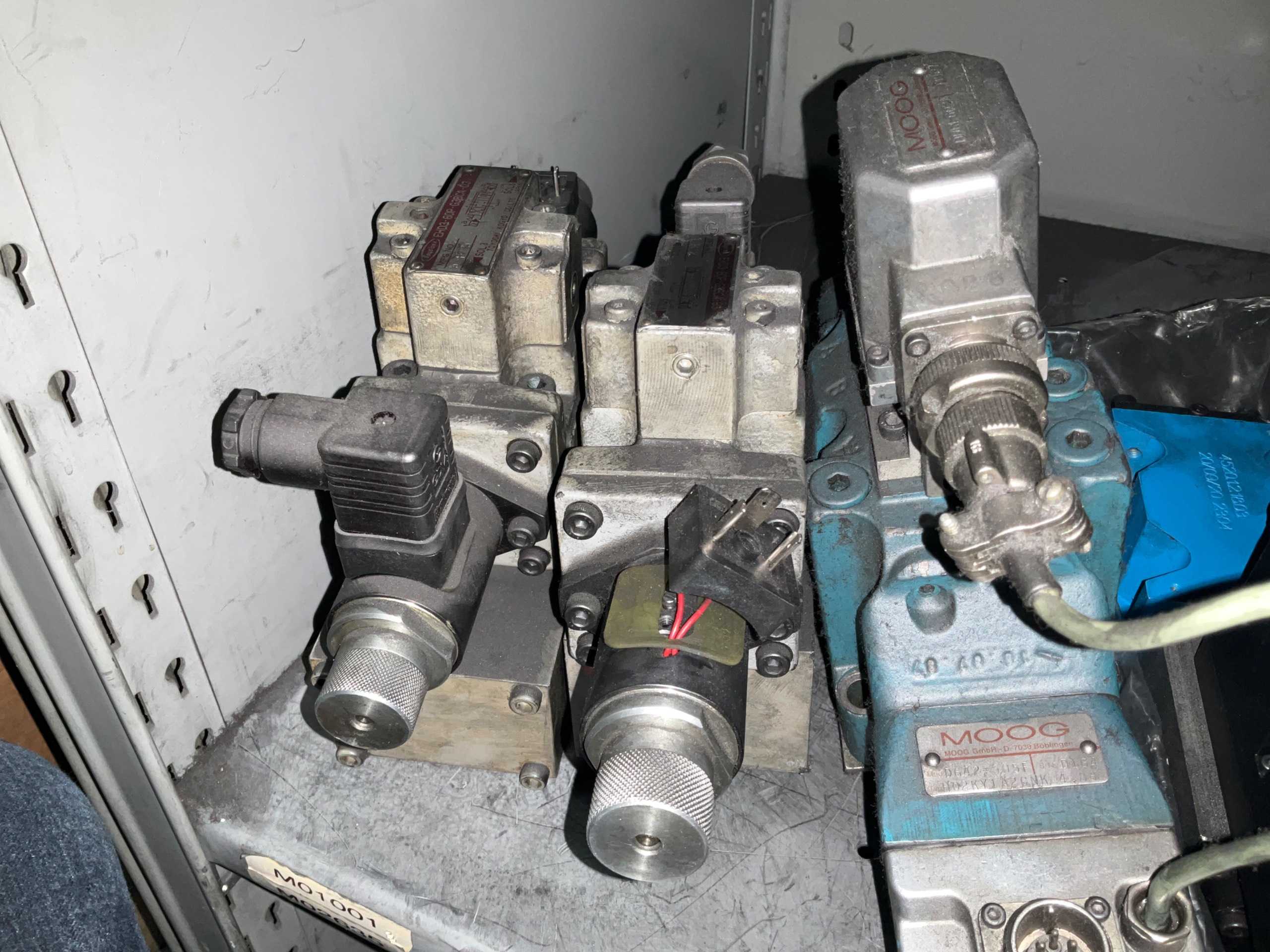 BULK QTY OF VALVES - VALVES