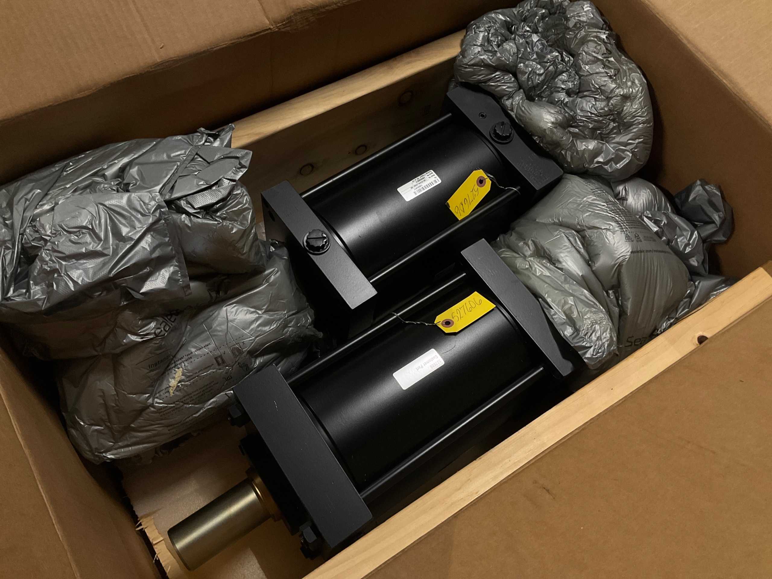 QTY 2: HYDRAULIC CYLINDER