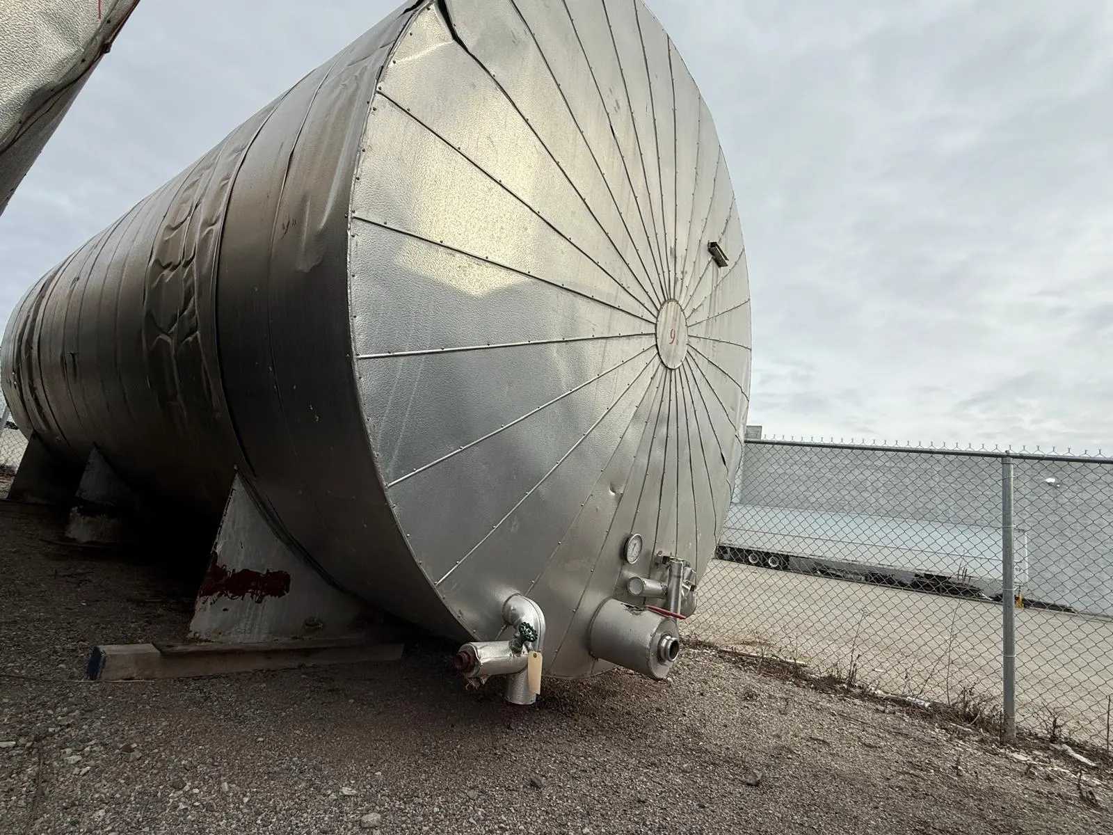 JACKETED HORIZONTAL STORAGE & PROCESS TANK, 12000 GAL, 2 COMPARTMENTS, 117X117X326IN, 9000 LBS - TANKS