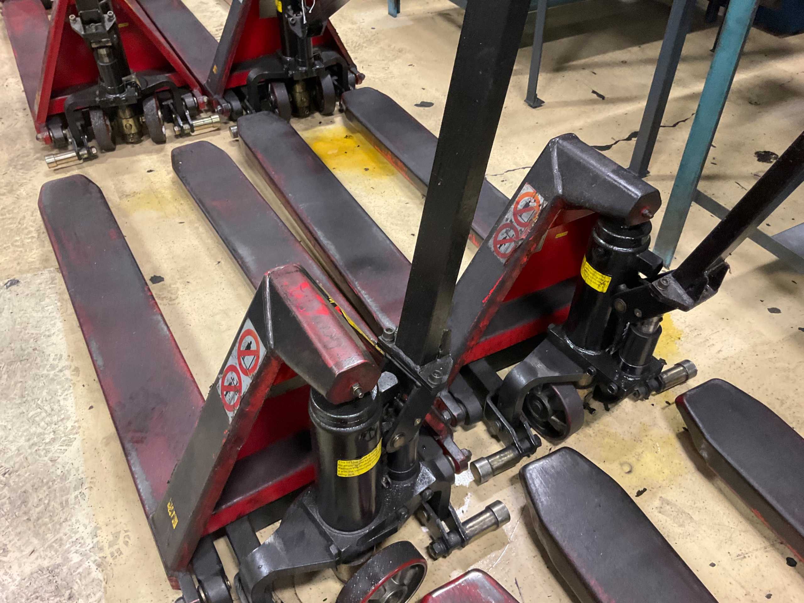QTY 2: MANUAL PALLET JACK - MANUAL PALLET JACKS