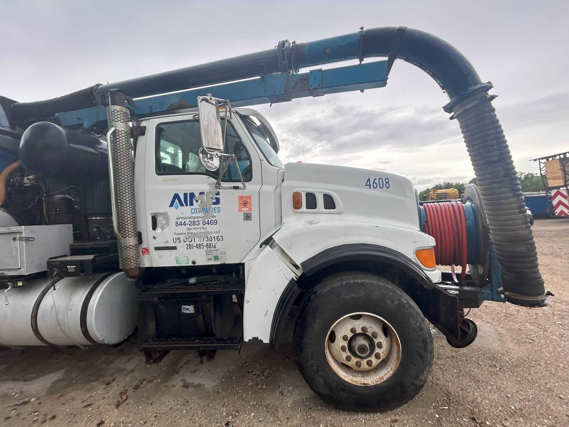 2004 STERLING L9500 SERIES HYDRO EXCAVATOR TRUCK - HYDRO EXCAVATOR TRUCKS