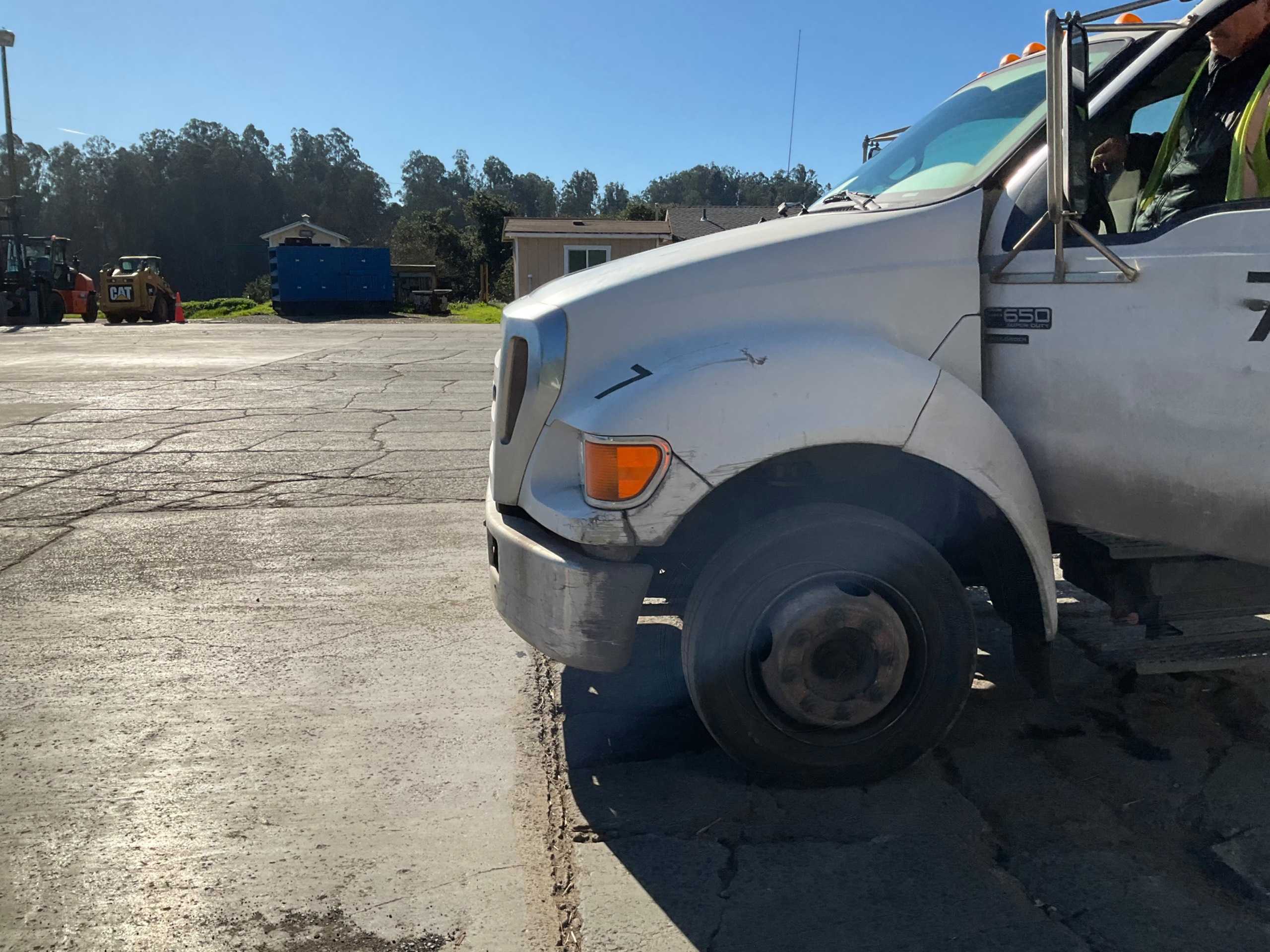 2004 FORD F-650 4X2 FLATBED TRUCK - FLATBED TRUCK