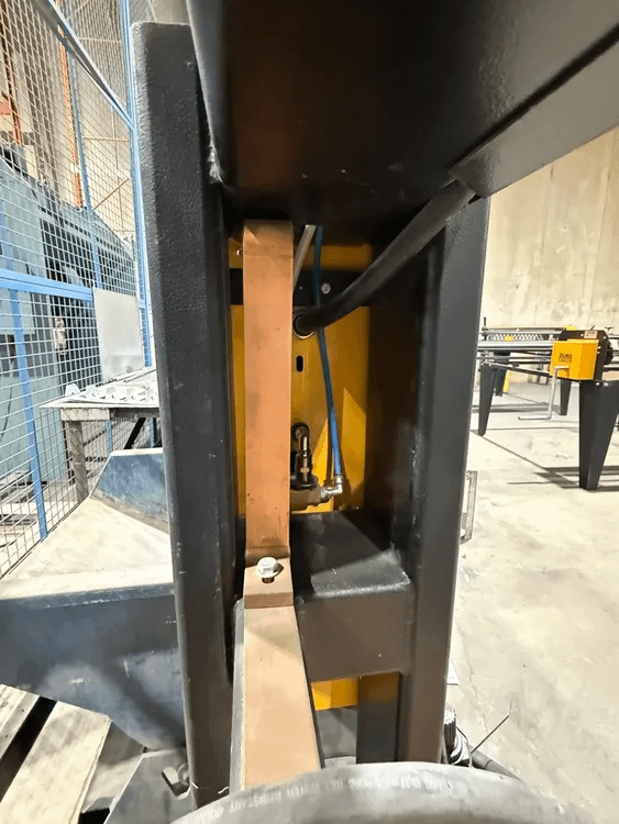 2006 DURODYNE VPF-2 MACH1 AUTOMATIC PINSPOTTER, 220V, 26-20GA, 1/2-2IN PIN, 69IN THROAT, 1400LB - WELDING EQUIPMENT