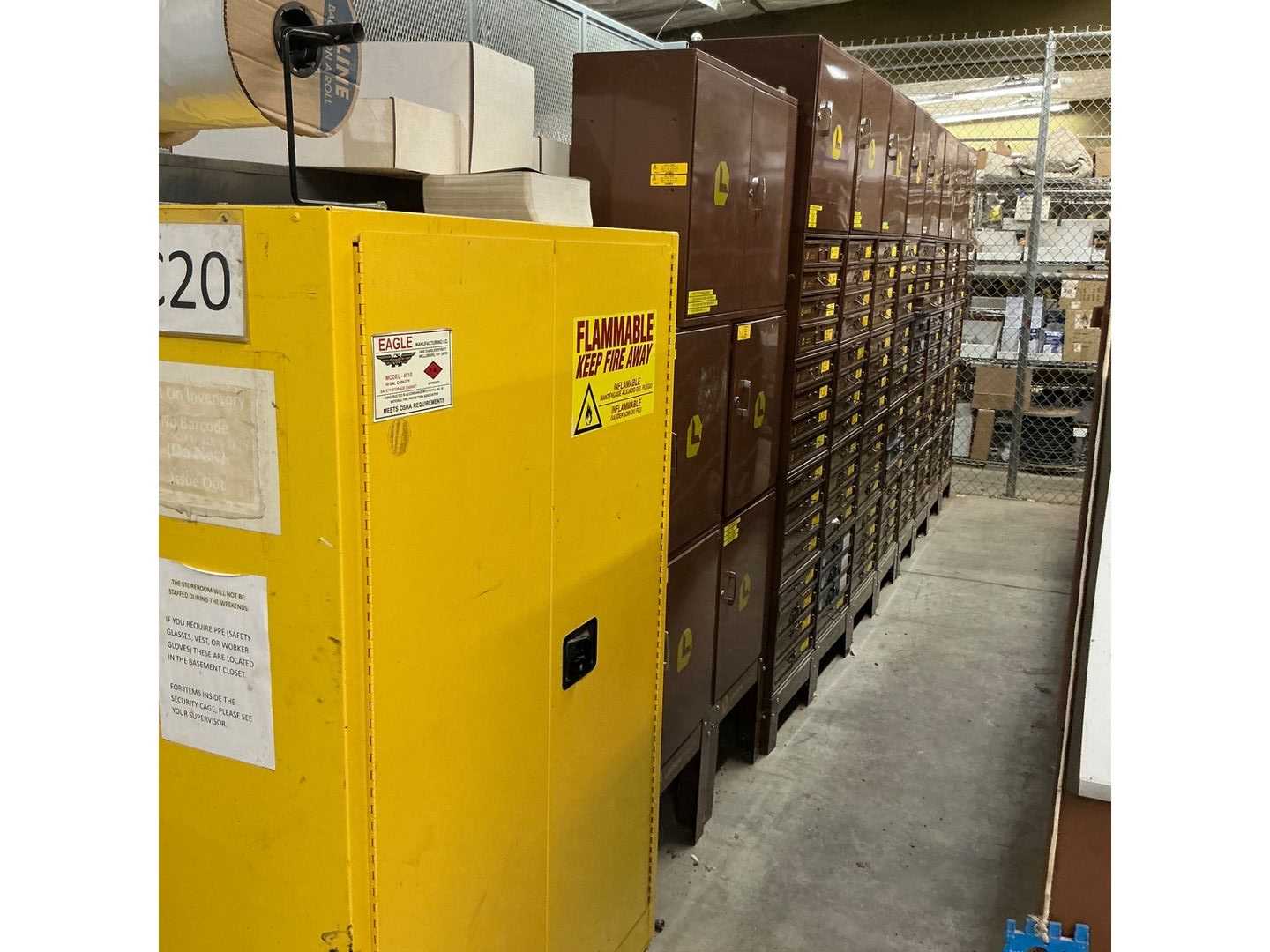 BULK QTY OF INDUSTRIAL FASTENERS - FASTENERS