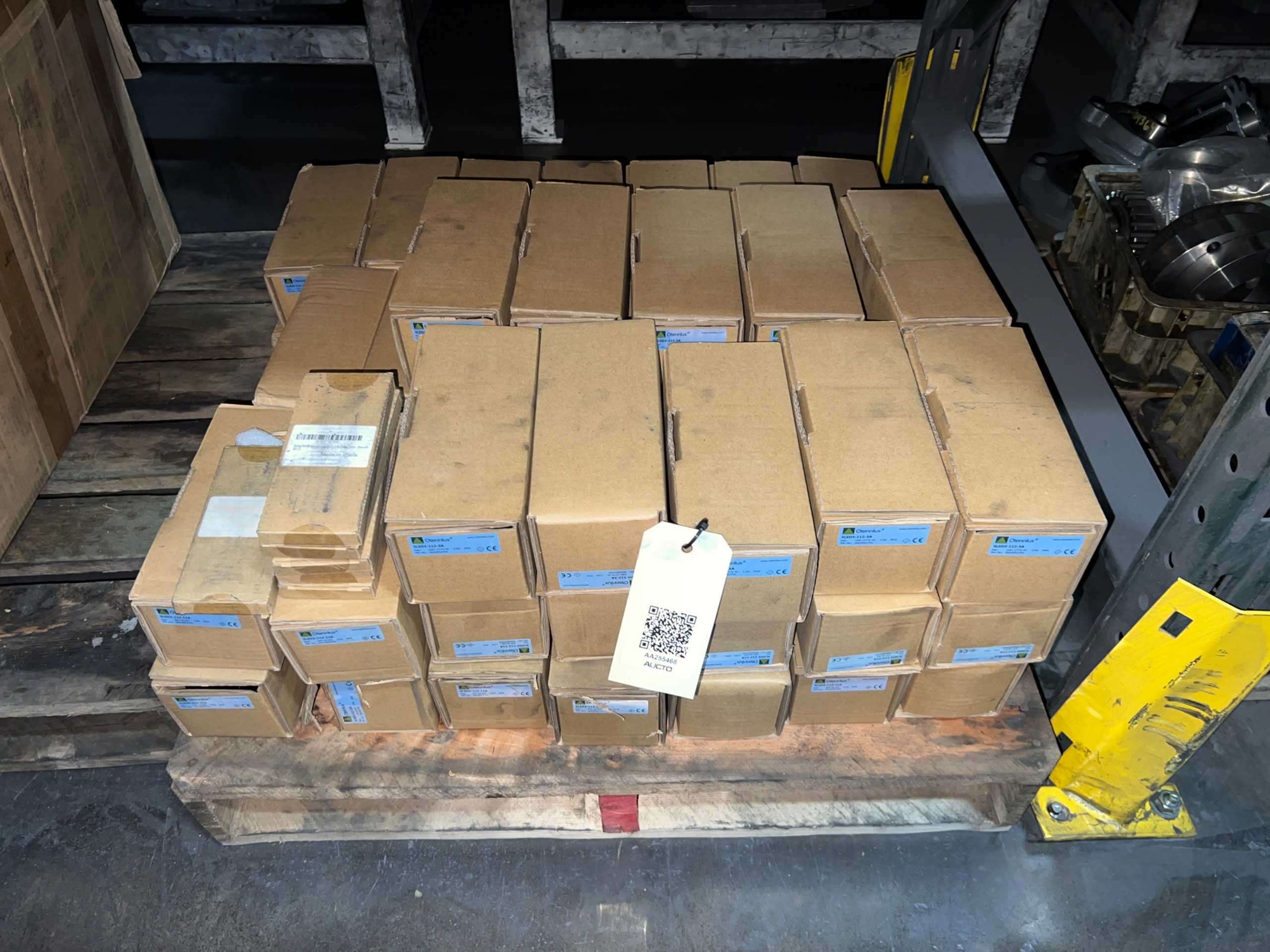 BULK QTY OF LED LIGHTING - LIGHTING