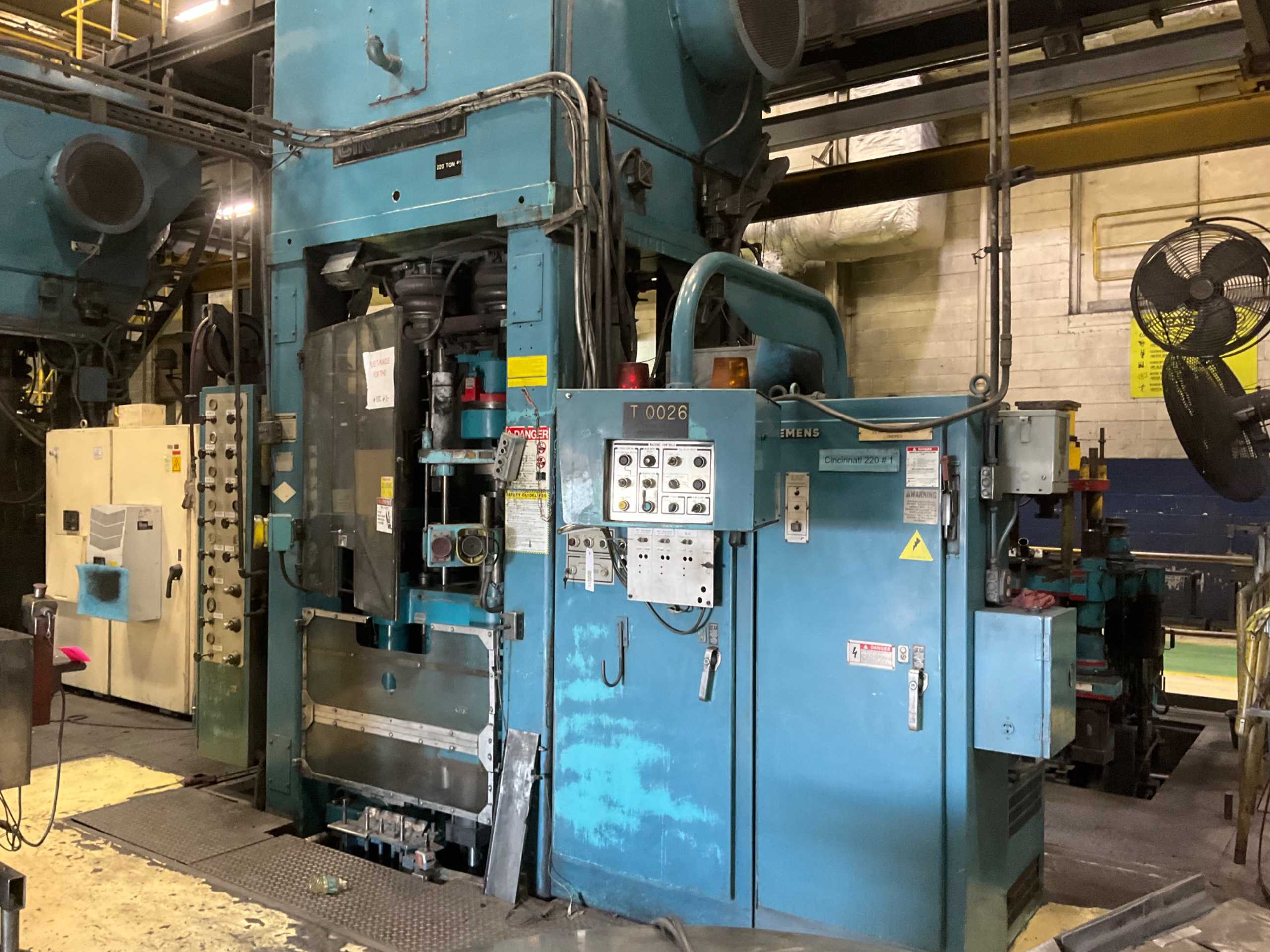 CINCINNATI 220-DCII-6 220 TON COMPACTING PRESS - MECHANICAL PRESSES