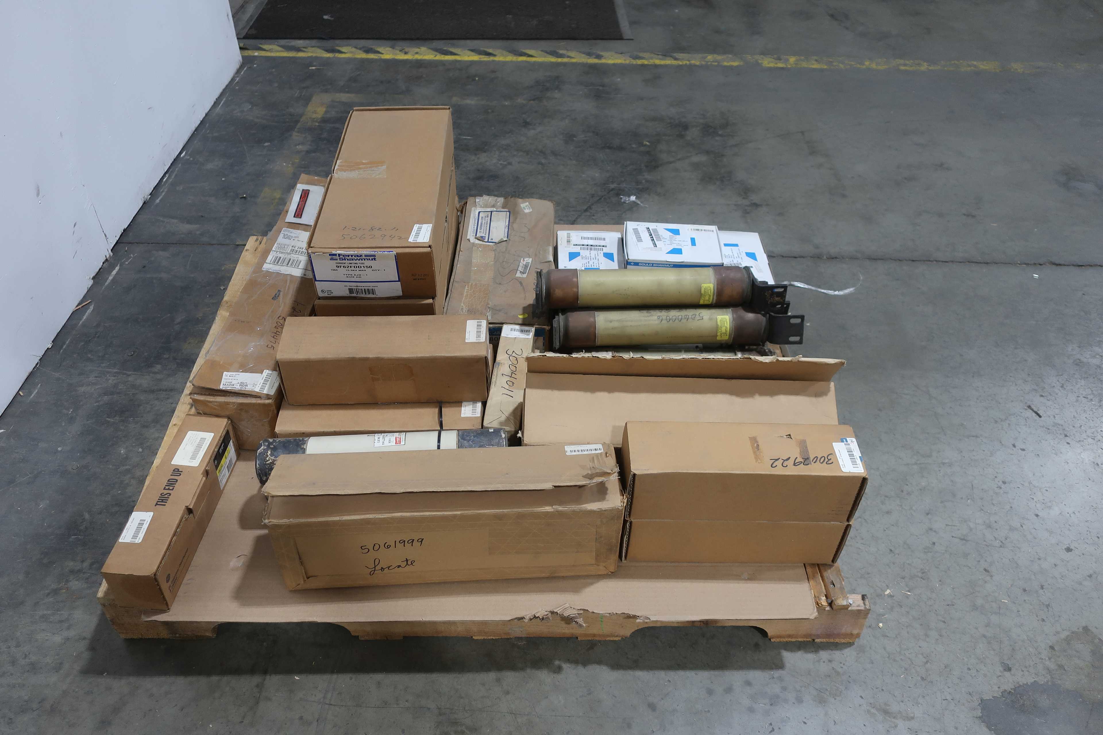 SKU 1739229 - PALLET OF ASSORTED FUSES - FUSES