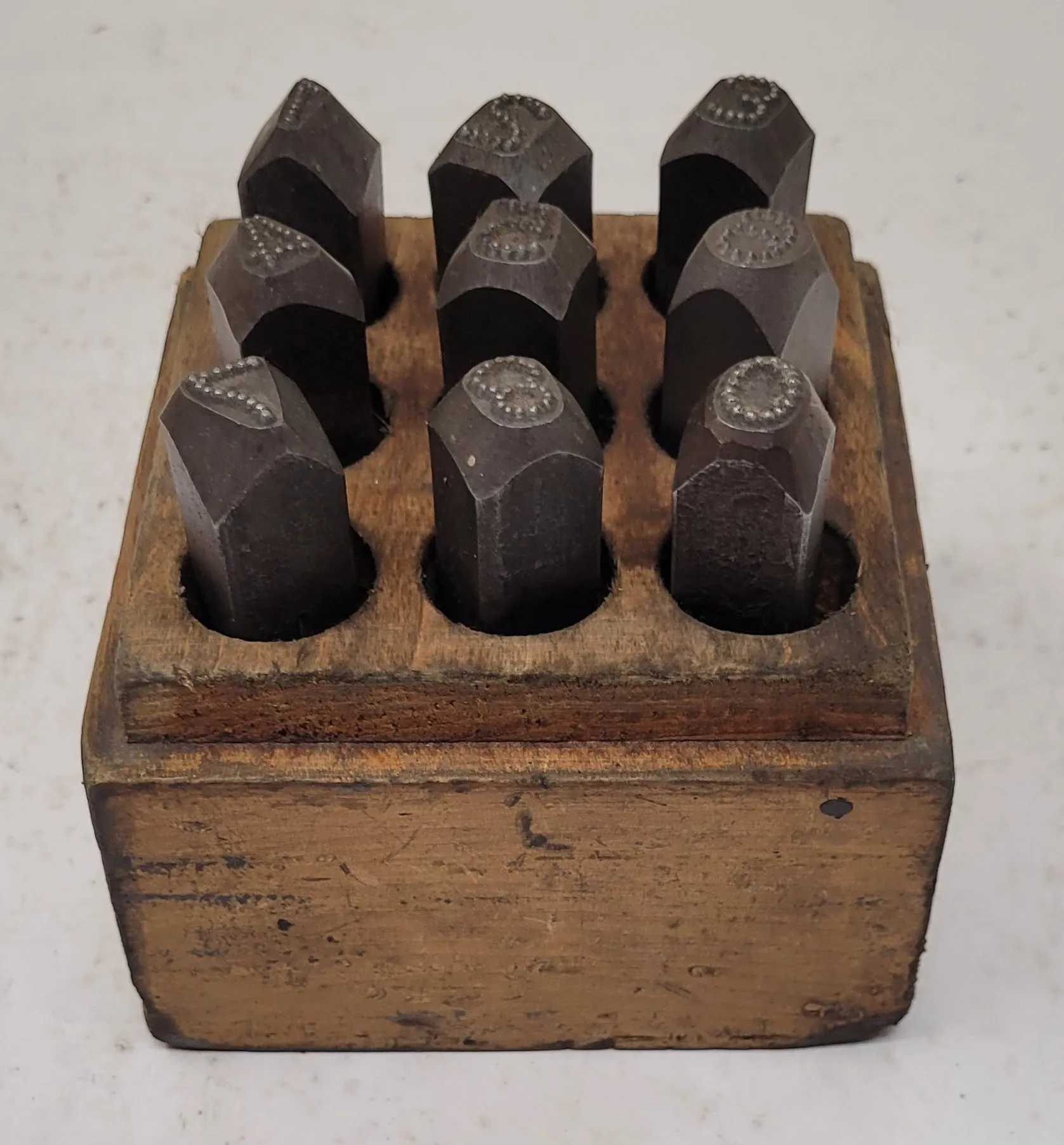 GEORGE SCHMIDT INC HI-LOY 3/8" STAMP SET, 9 PIECE, 0-8 # WITH WOODEN BOX - MACHINE TOOLING
