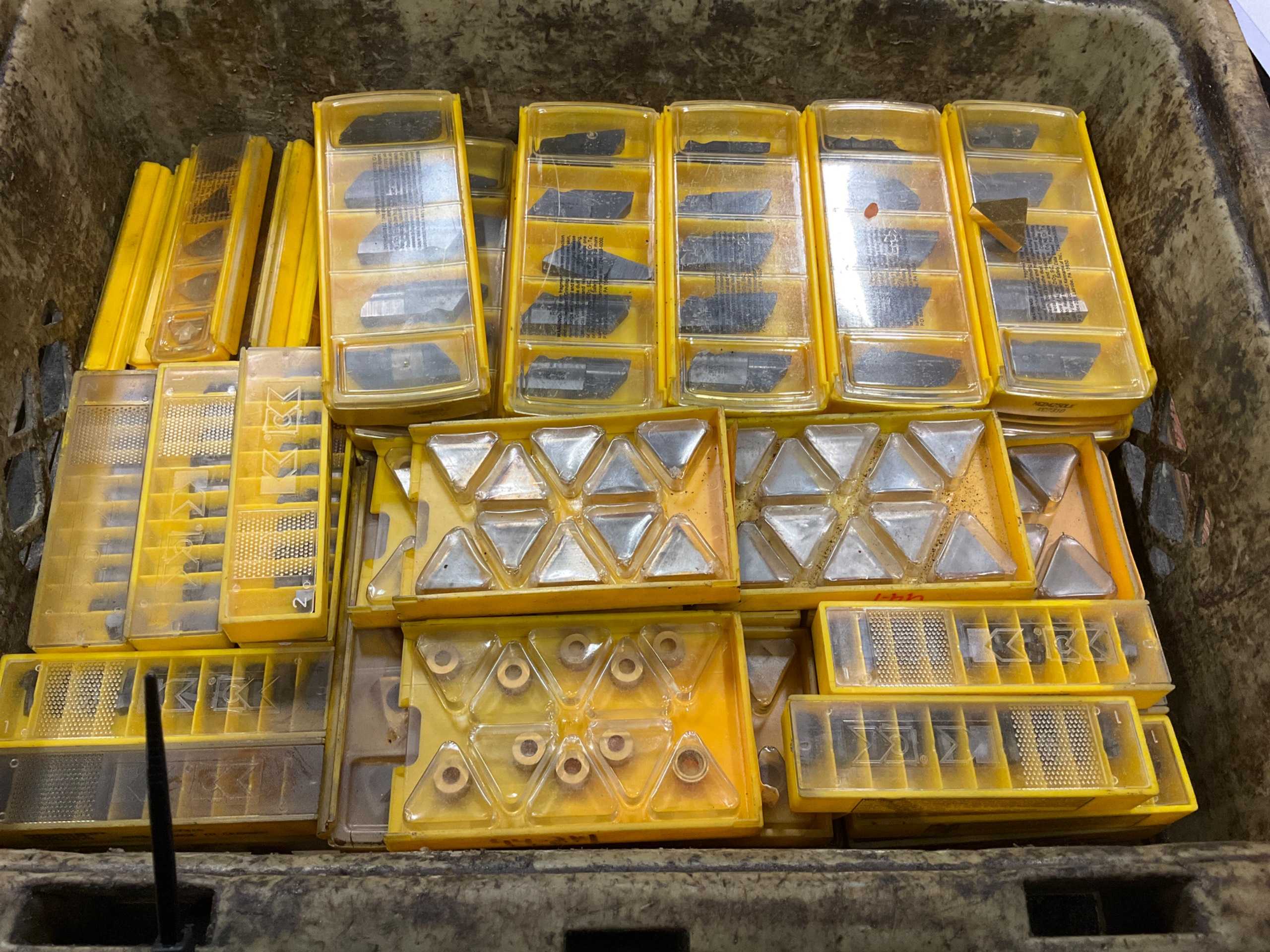 BULK QTY OF INDEXABLE CARBIDE INSERTS - INDUSTRIAL PARTS