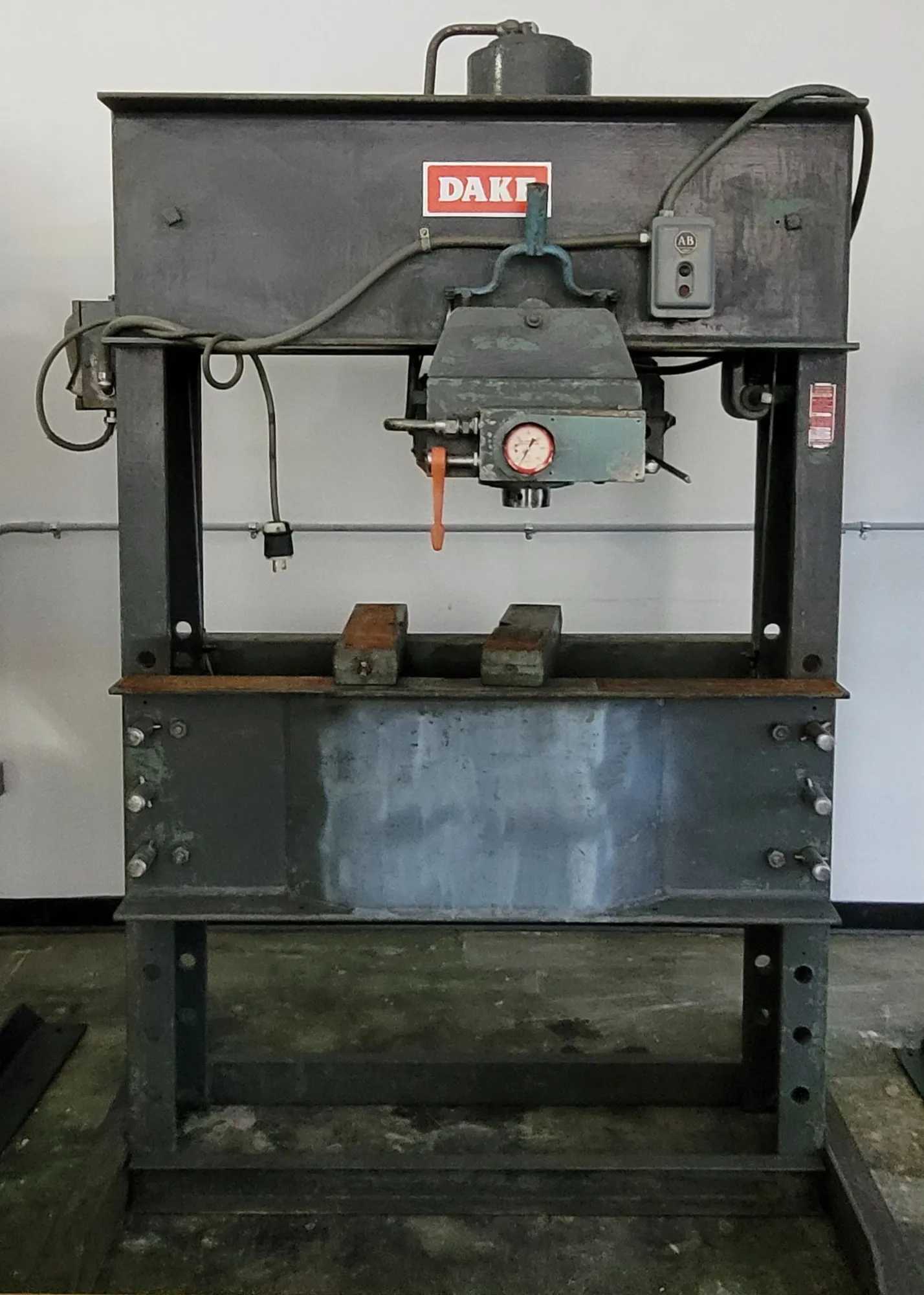 DAKE 5-150A HYDRAULIC H-FRAME PRESS 150-TON, 16" STRK, 24-3/4" HORIZ TRAVEL, 220/440V 3PH, 3000 LBS - HYDRAULIC PRESSES