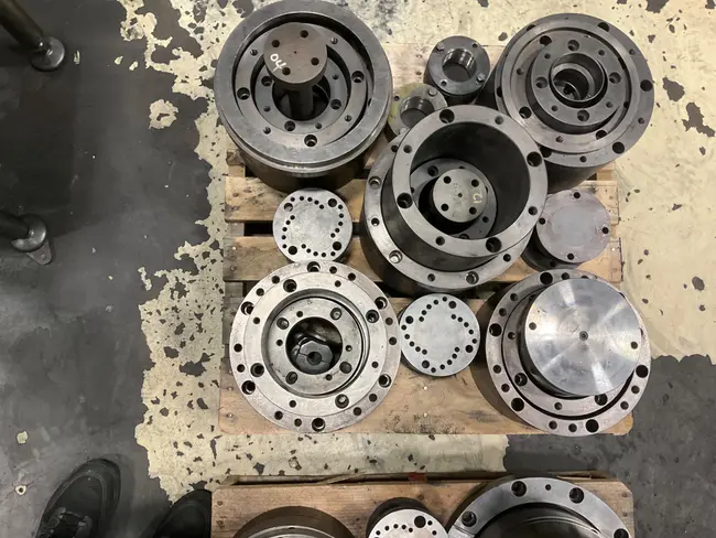 BULK QTY OF TOOLING FOR CINCINNATI 220-DCII-6 PRESS - undefined