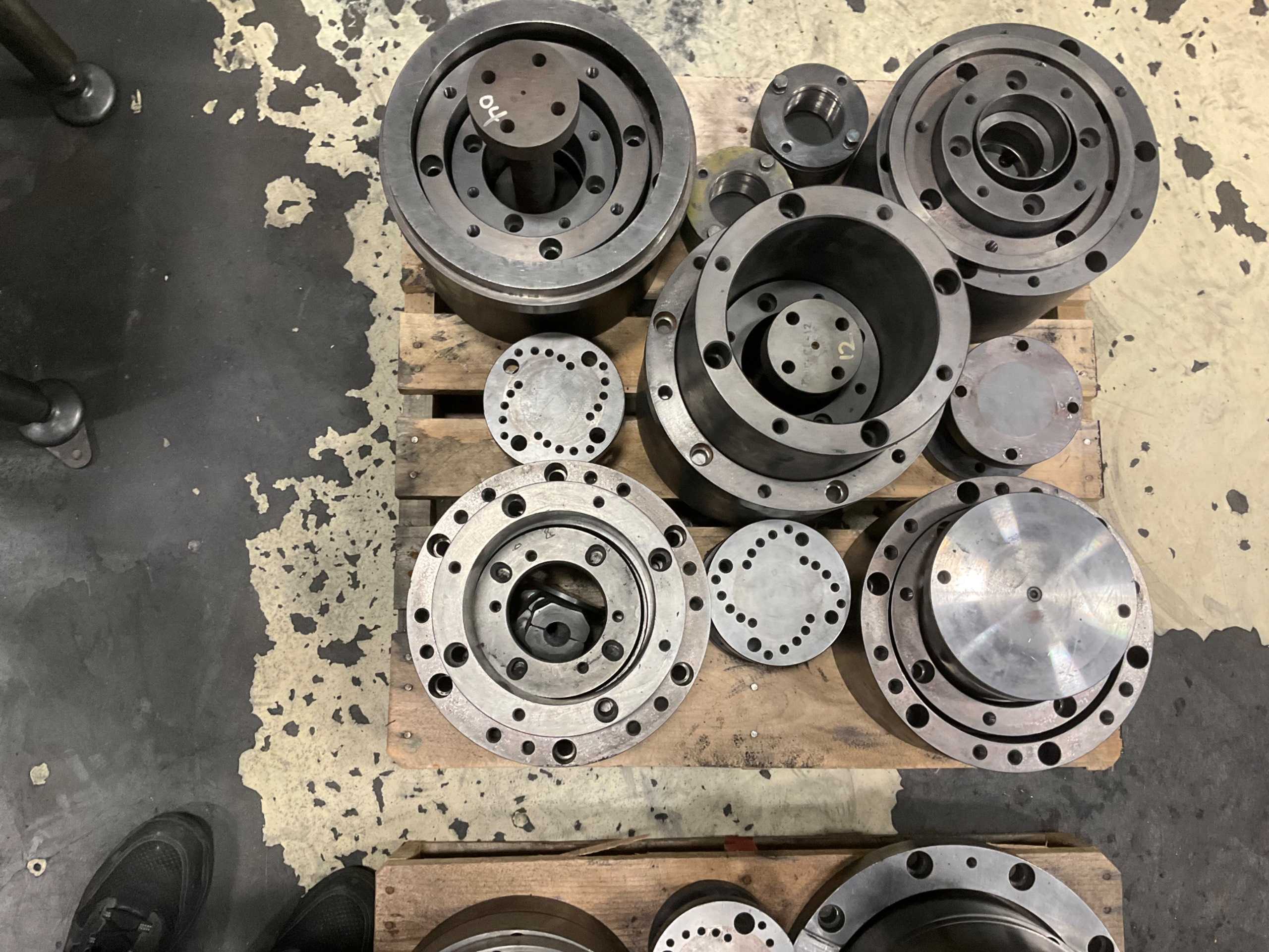 BULK QTY OF TOOLING FOR CINCINNATI 220-DCII-6 PRESS - TOOLING FOR PRESSES