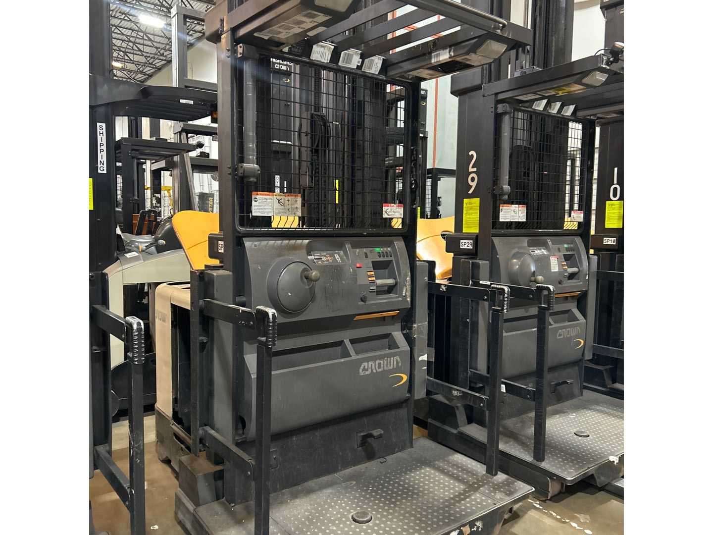 CROWN SP4050-30 ORDER PICKER - ORDER PICKER