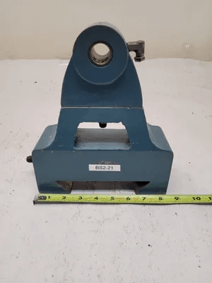BRIDGEPORT OUTBOARD HORIZONTAL MILLING SUPPORT RIGHT ANGLE 8.25" L X 9.75" H X 3" W - MACHINE TOOLING