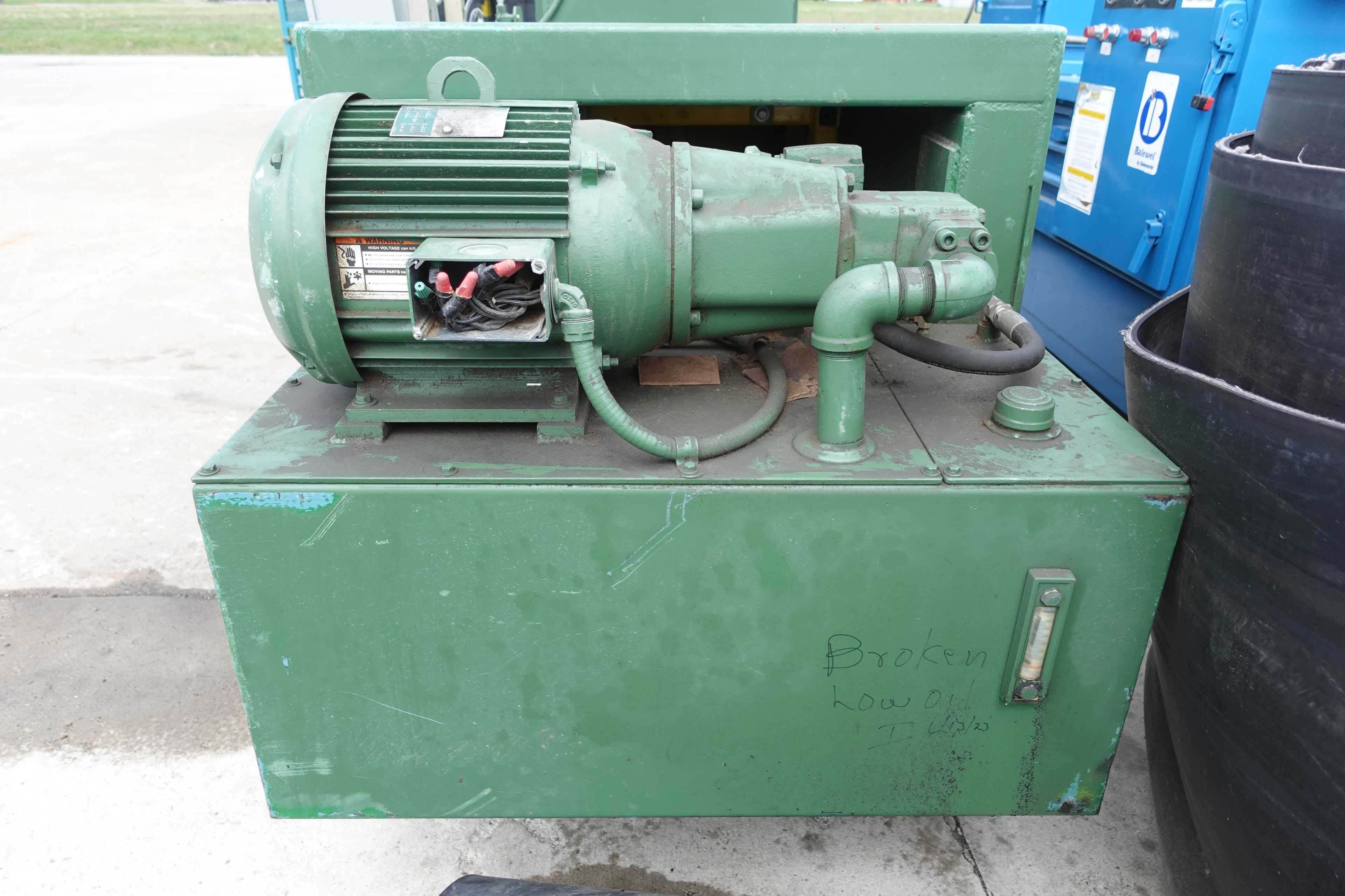 SKU 1761333 - MAREN 60 MANUAL BALER - HORIZONTAL BALER
