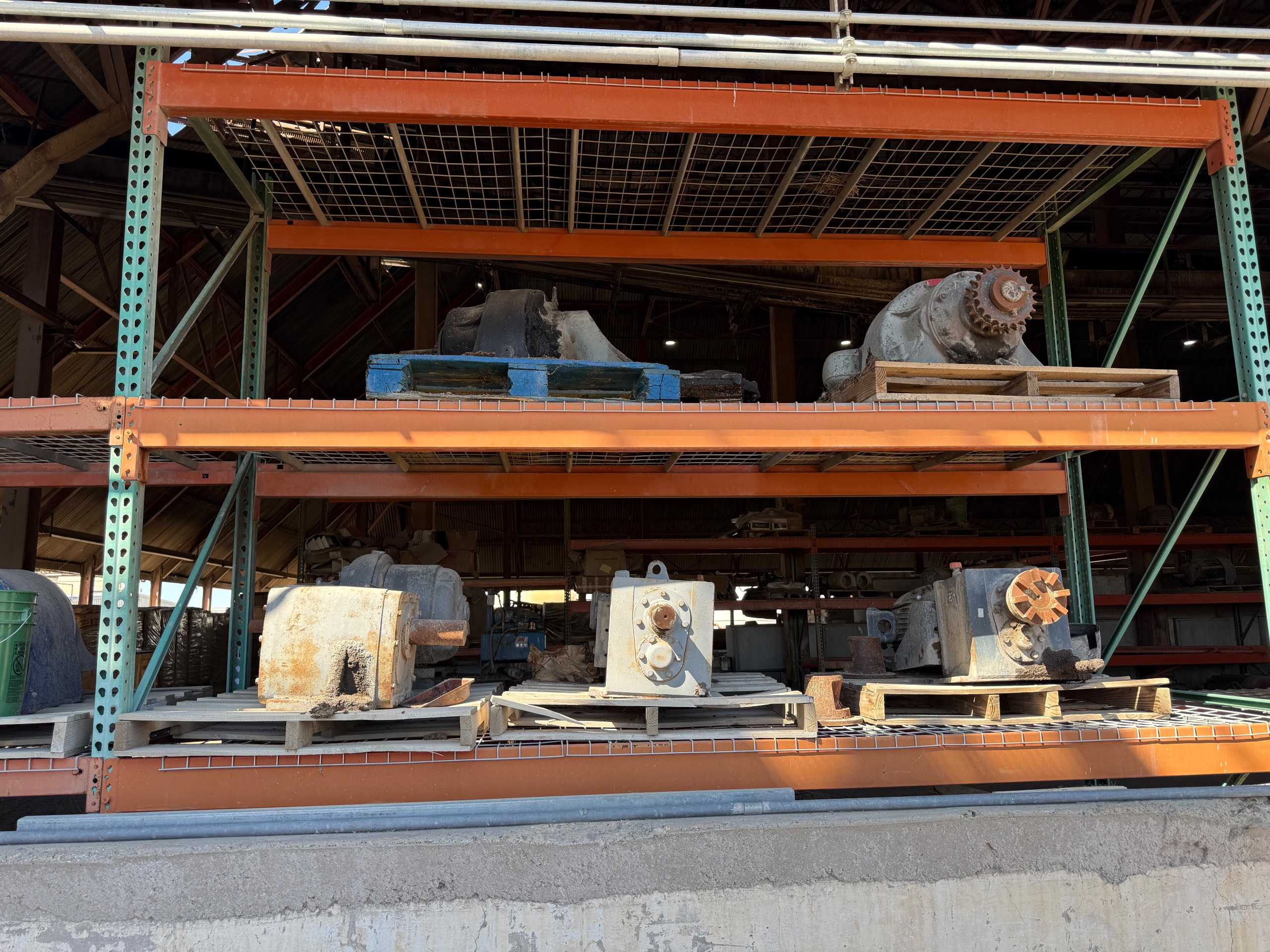 BULK QTY OF GEAR REDUCERS - GEAR REDUCERS