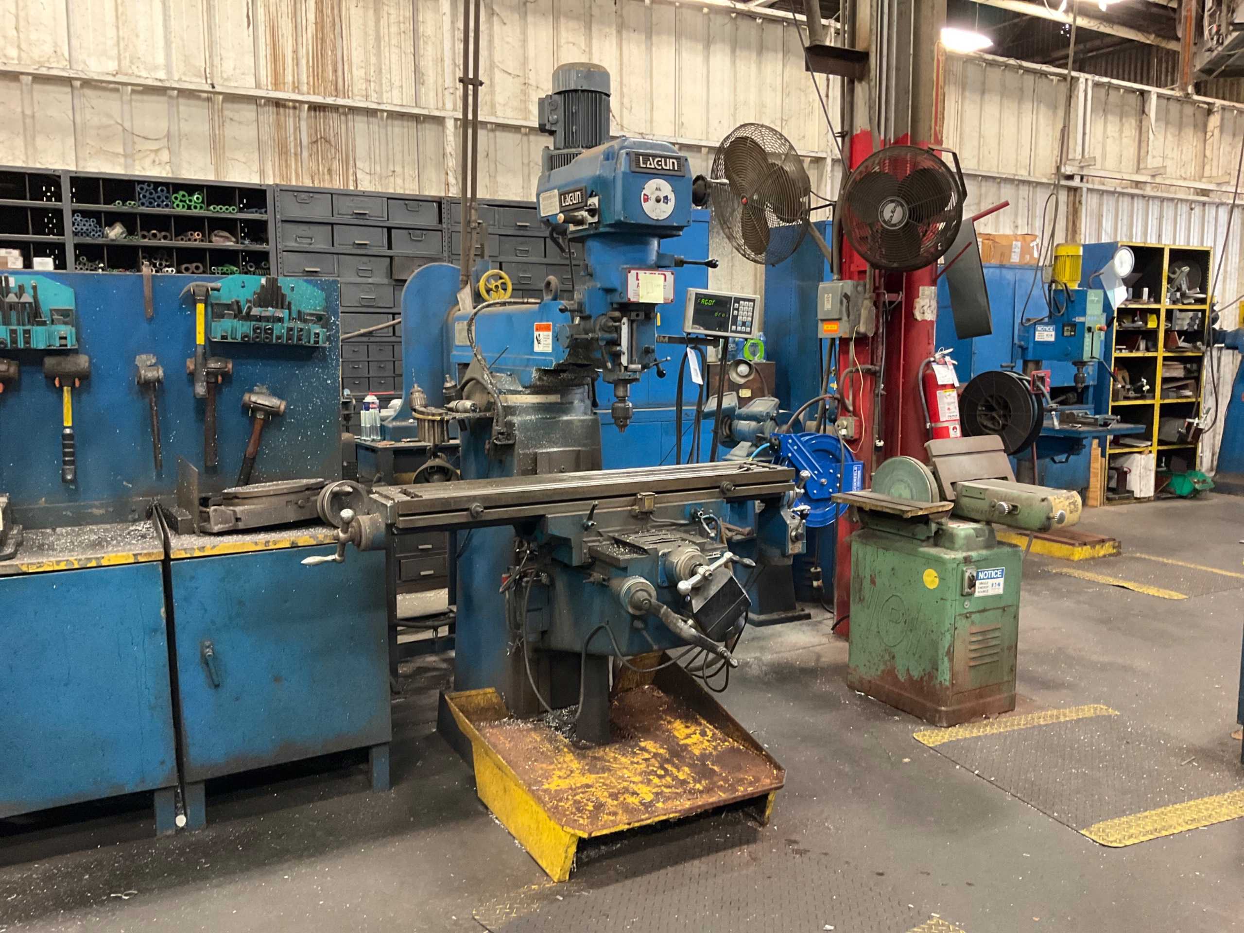 LAGUN FTV-2 VERTICAL MILLING MACHINE - VERTICAL MILLING MACHINES