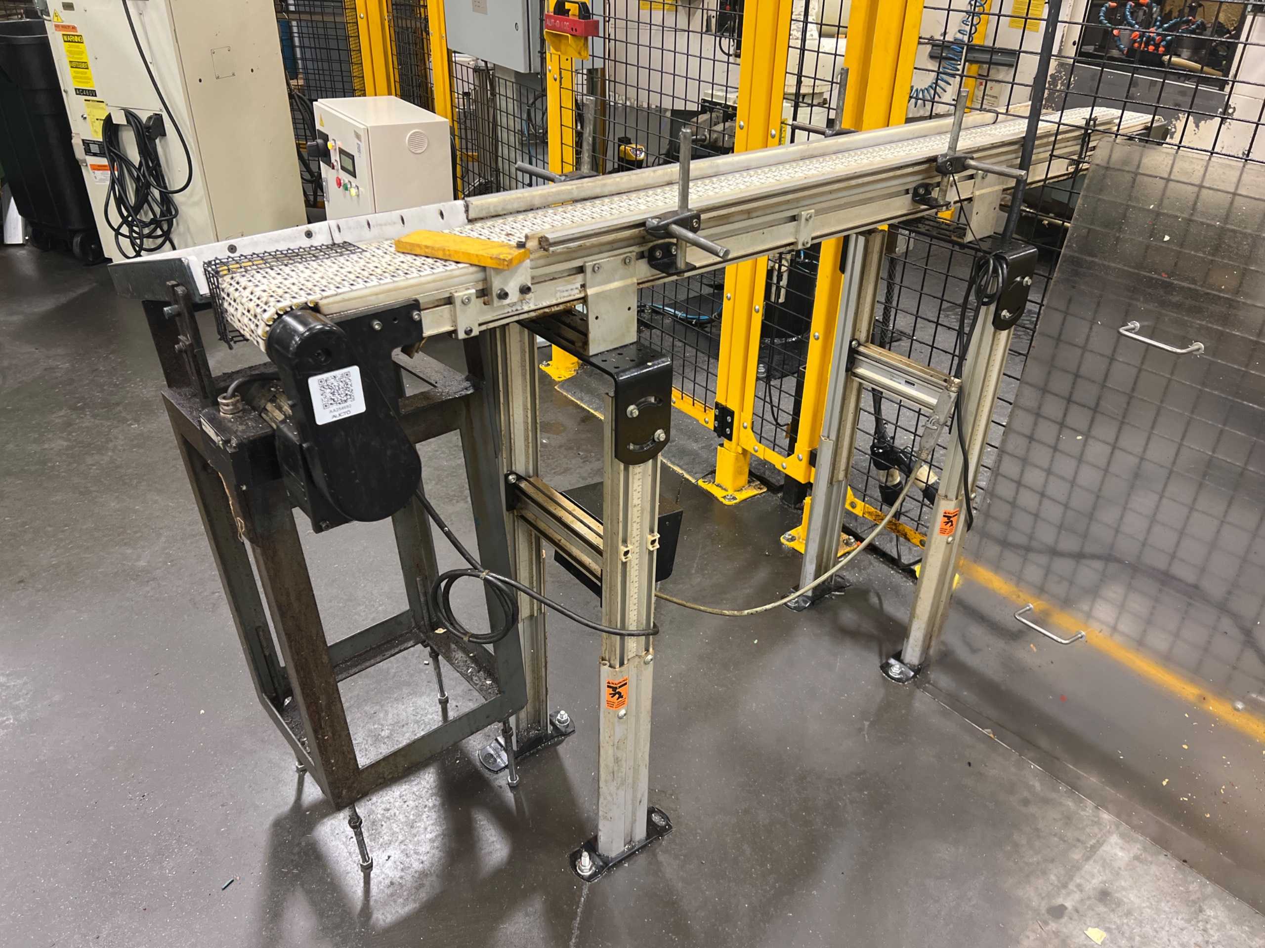 DORNER ADJUSTABLE POWERED BELT CONVEYOR DORNER ADJUSTABLE POWERED BELT CONVEYOR