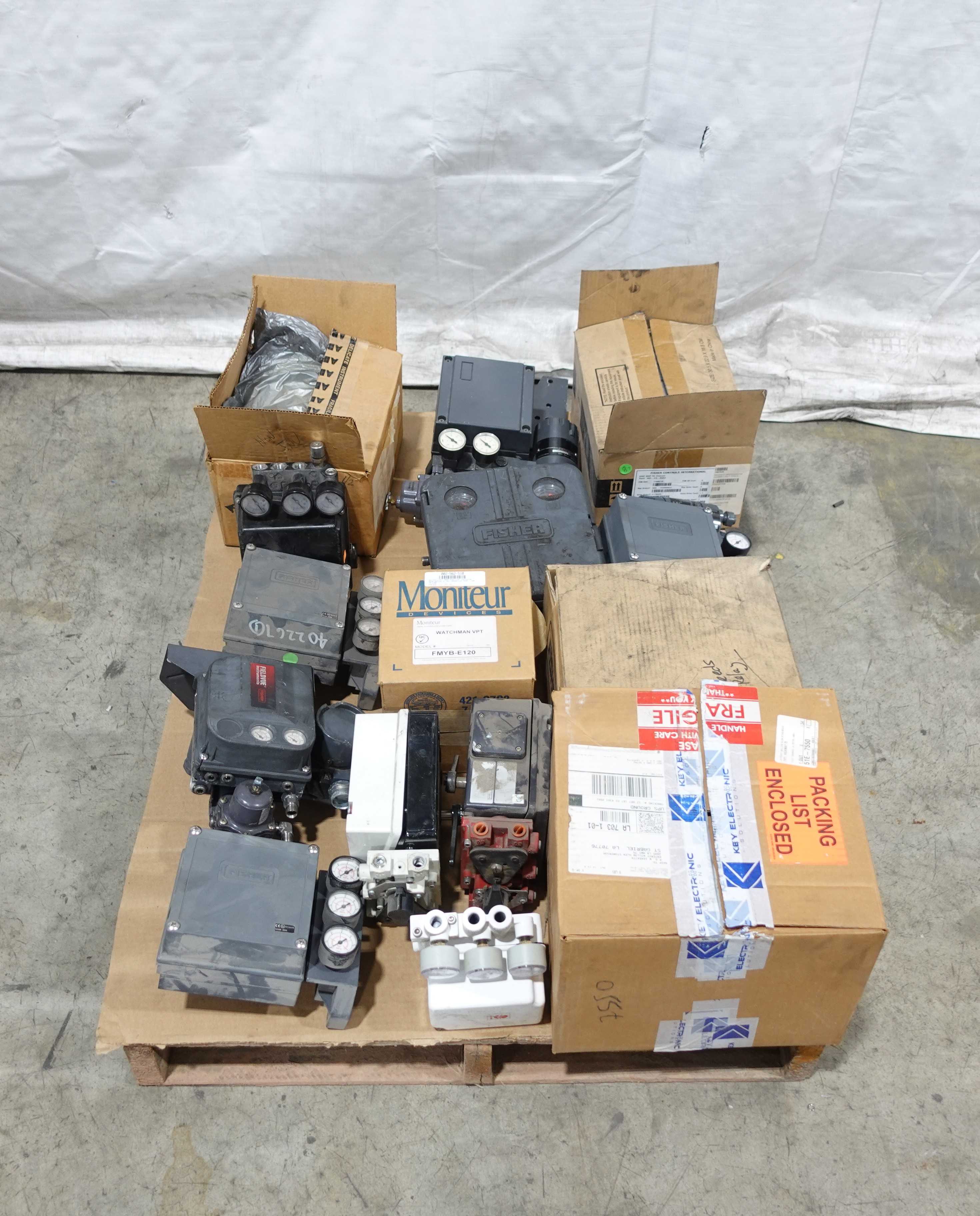 PALLET OF ASSORTED FIELD POSITIONERS - VALVE POSITIONERS & INDICATORS