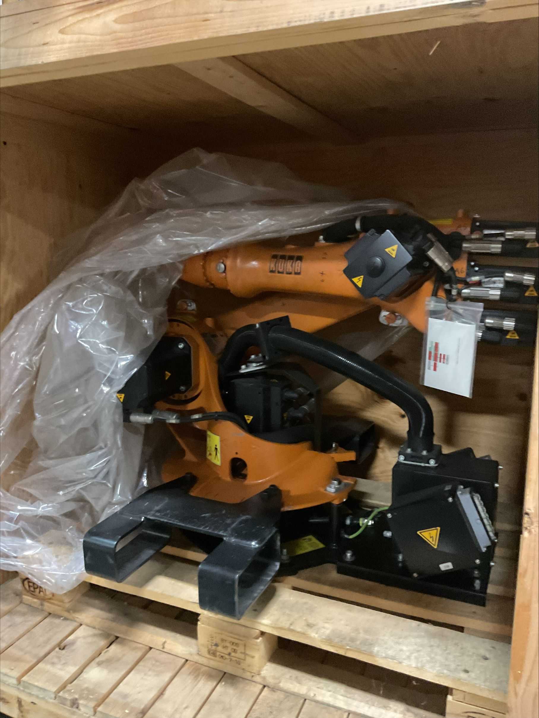 2004 KUKA KR 6 ARC ARTICULATED ROBOT - ARTICULATED ROBOTS