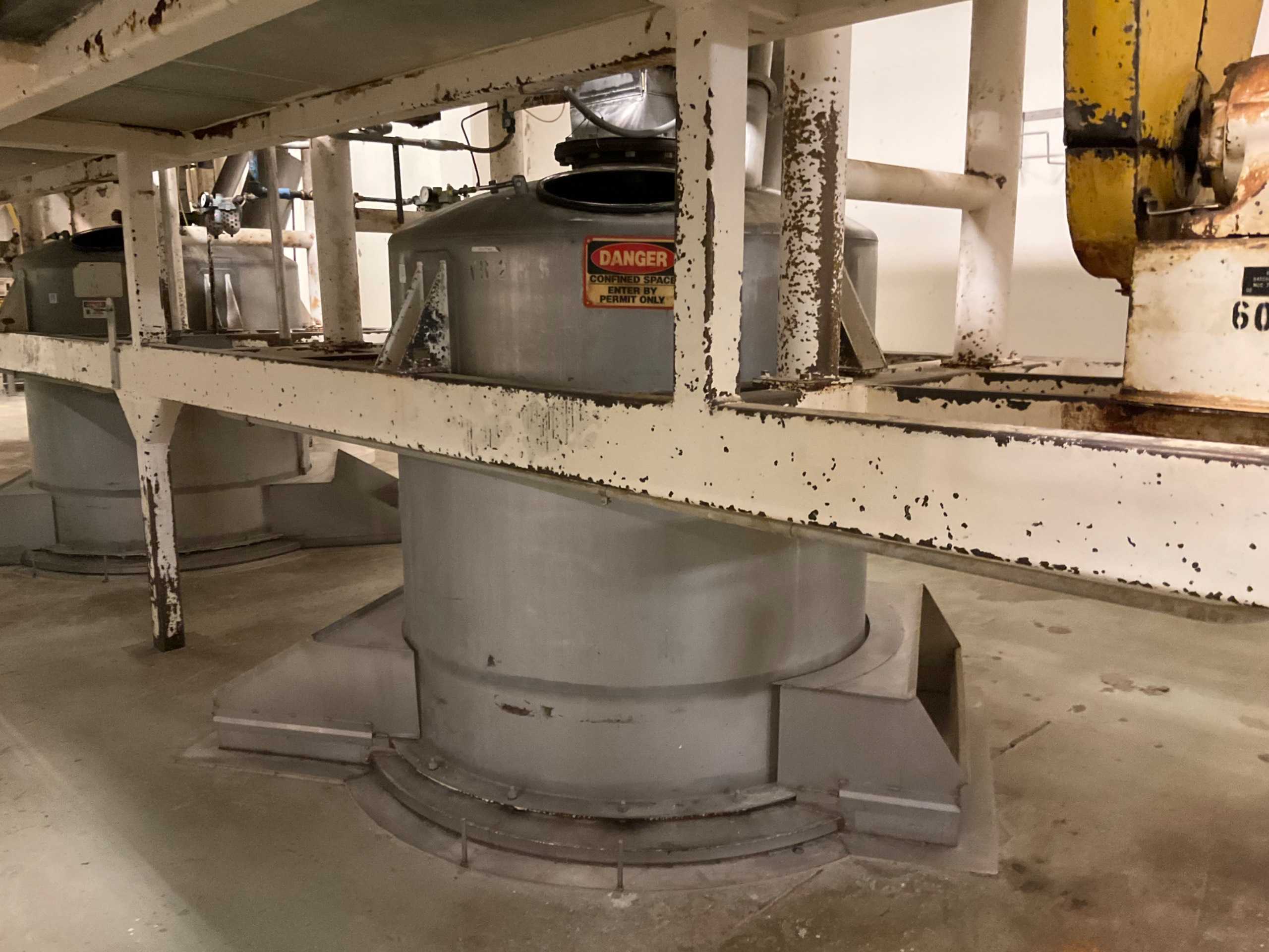 VIBRA SCREW INCORPARETED VIBRATORY STORAGE TANK - STORAGE BINS