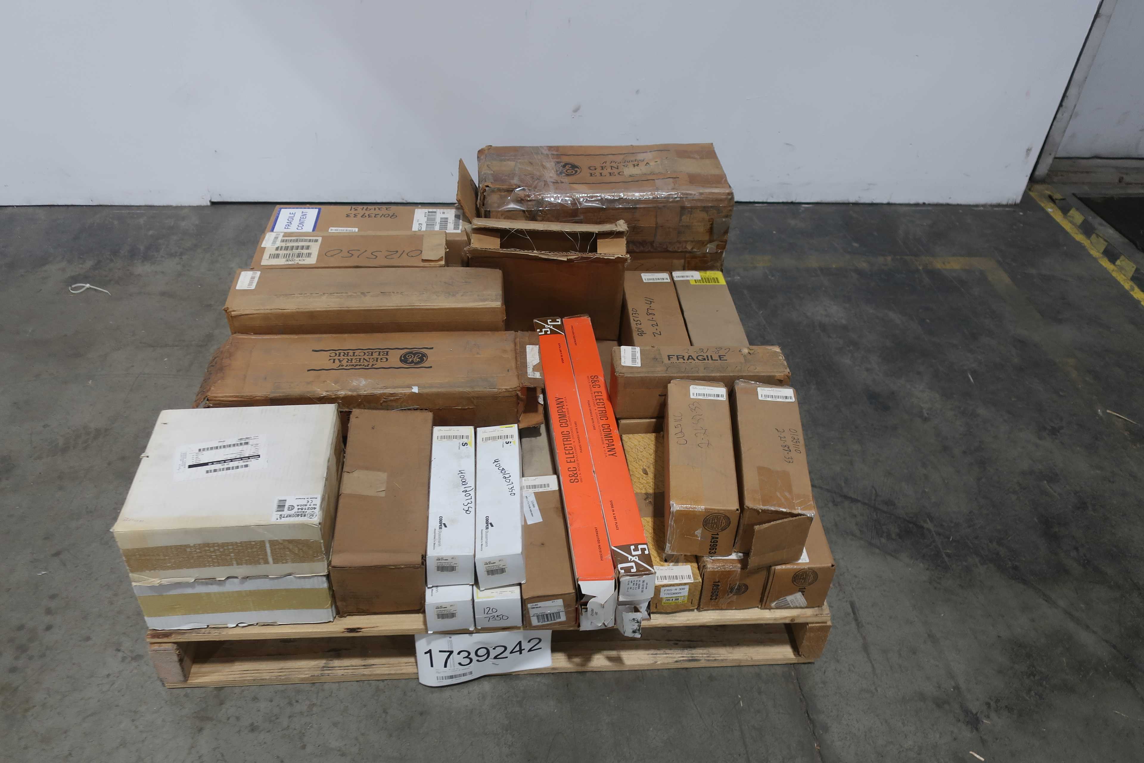 SKU 1739242 - PALLET OF ASSORTED FUSES - FUSES