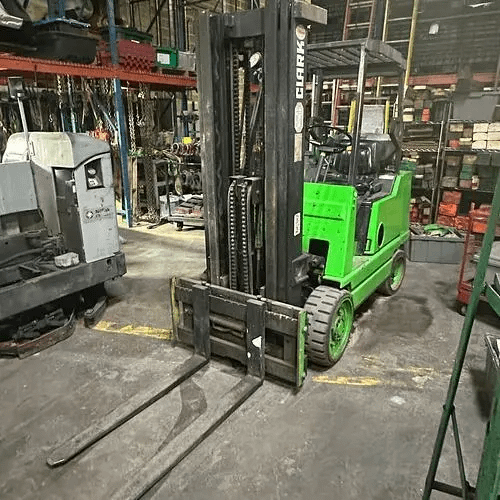 CLARK GVS25S FORKLIFT, PROPANE, 4000 LBS CAPACITY, TRUCK WEIGHT 8845 - SIT-DOWN FORKLIFTS