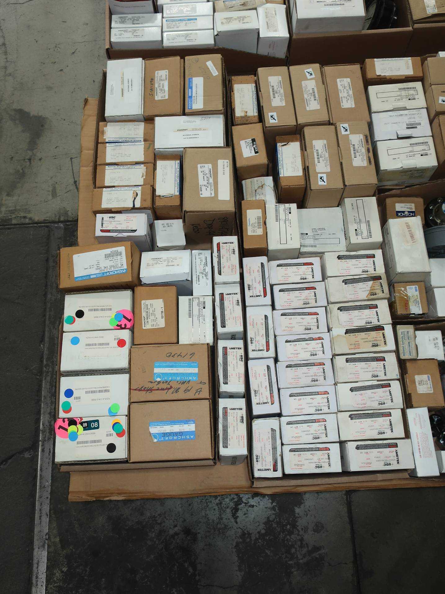 SKU 1760855 - 4 PALLETS OF ASSORTED PRESSURE GAUGES - INSTRUMENTATION