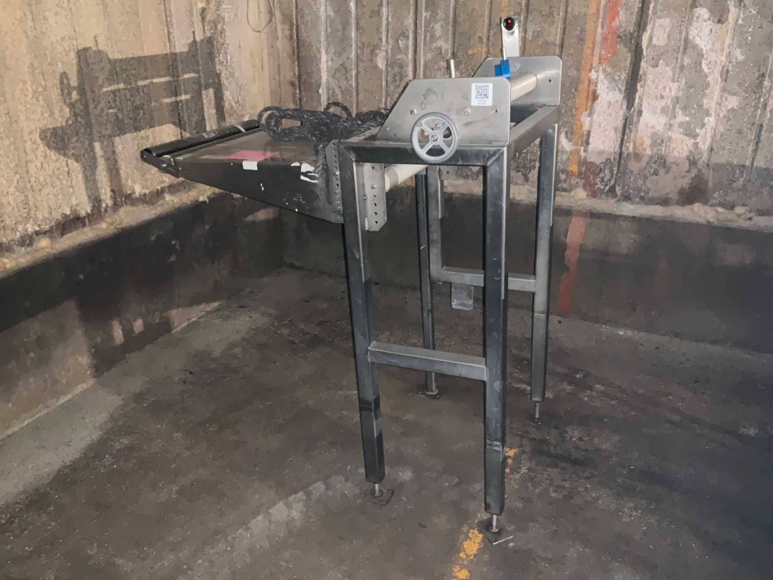 LABEL APPLICATION TABLE - BELT CONVEYOR