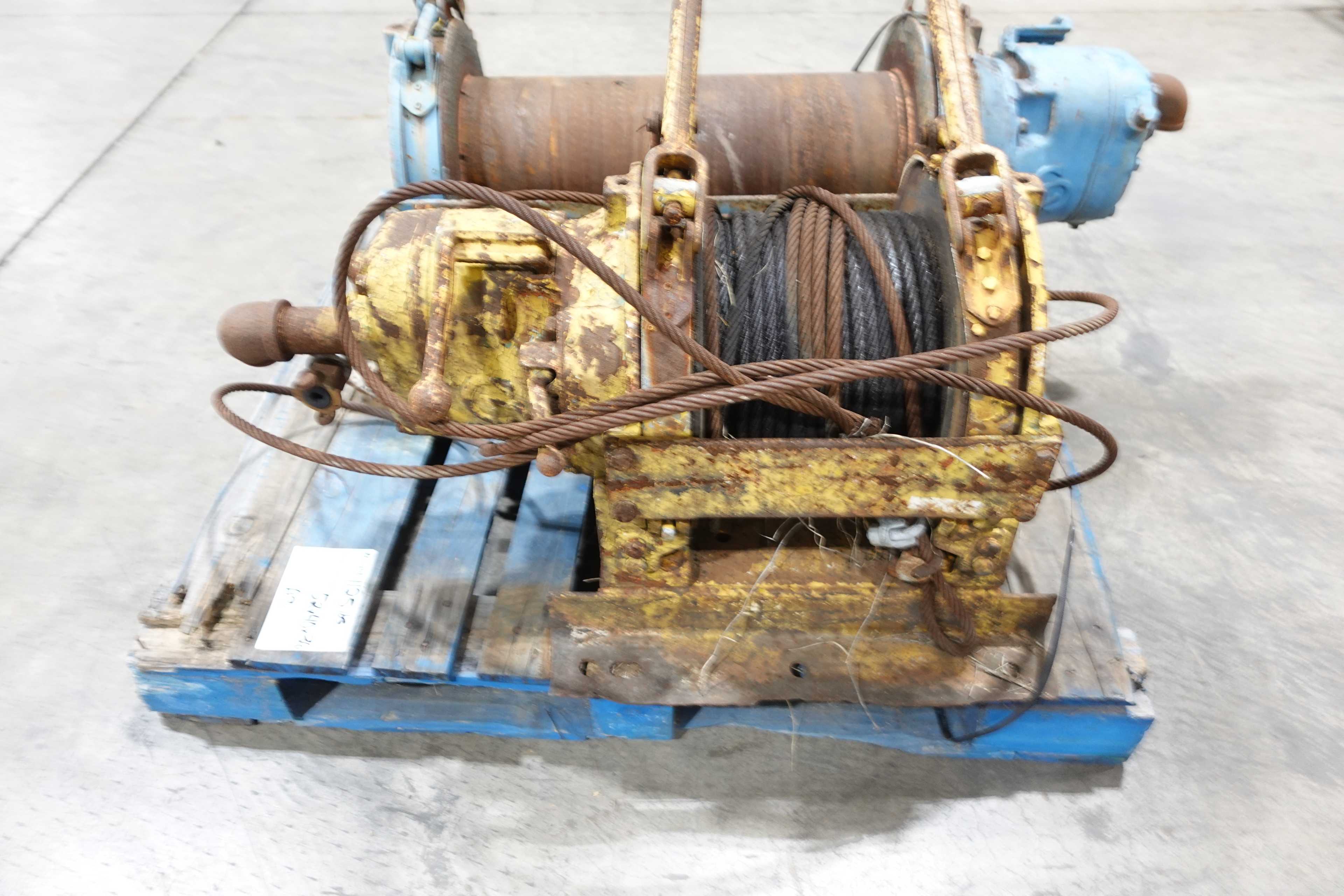 LOT OF 2 CHICAGO PNEUMATIC WINCHES - PNEUMATIC WINCHES