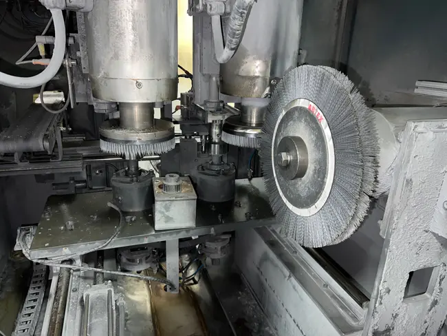 2003 CDMC 2800-3B/W DEBURRING MACHINE - undefined