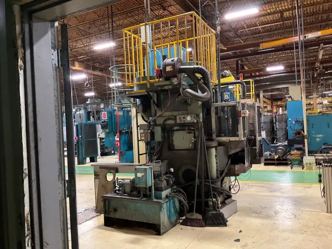 NISSEI V-5P M-901 GRINDING MACHINE - undefined