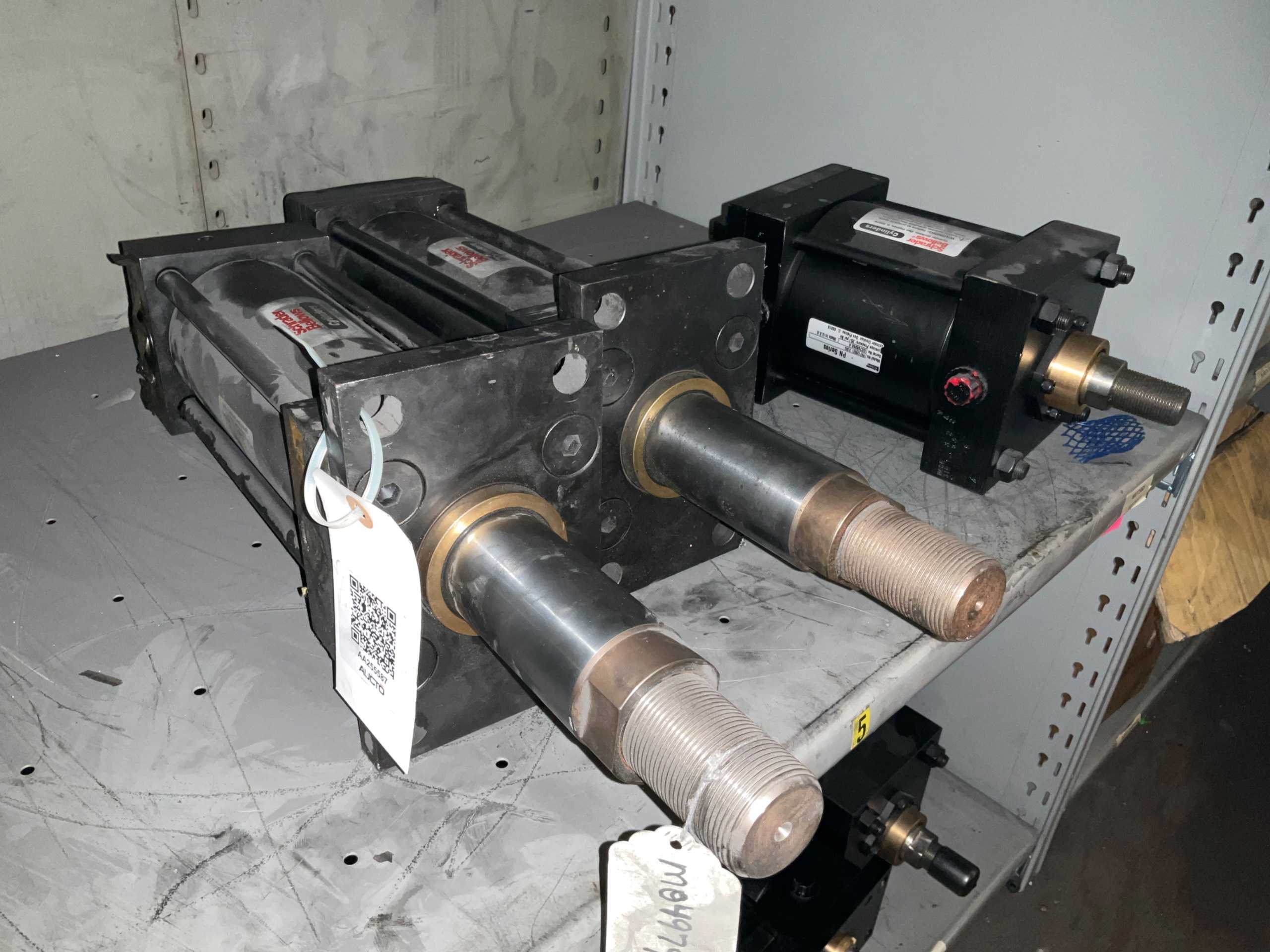 QTY 8: HYDRAULIC CYLINDERS - HYDRAULIC CYLINDERS