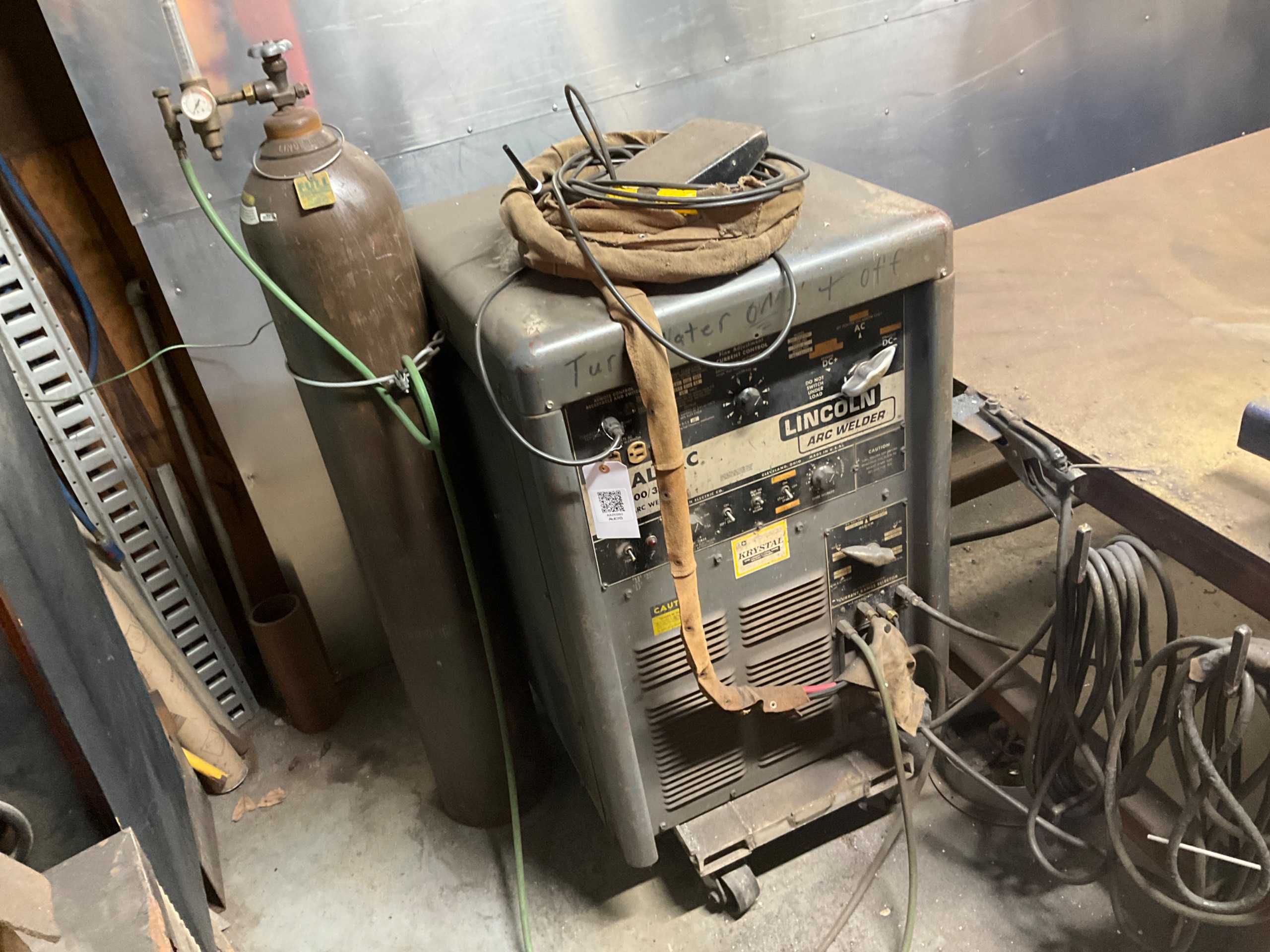 LINCOLN IDEALARC TIG 300/300 ARC WELDER - WELDERS