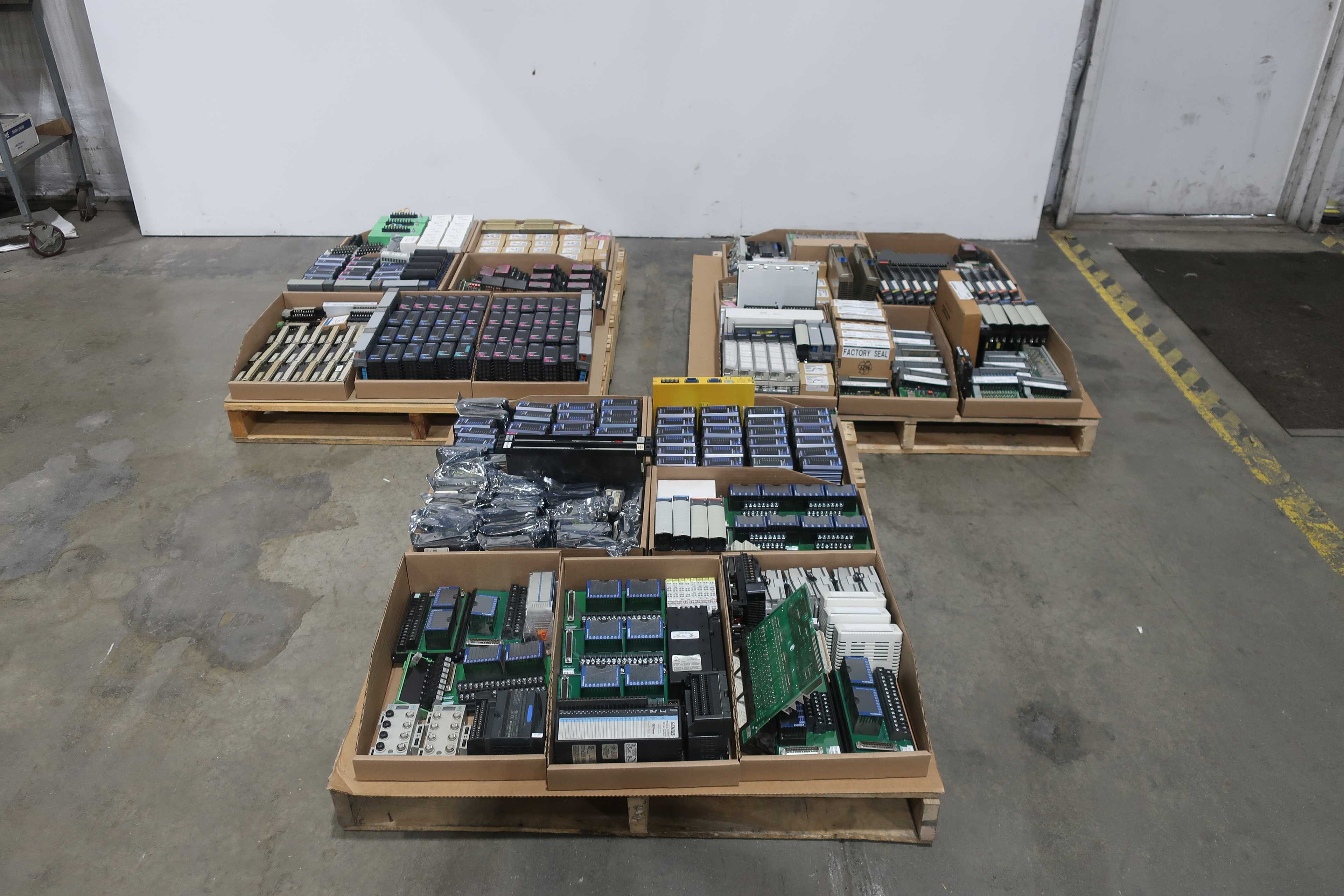 SKU 1740399 - 3 PALLETS OF ASSORTED MODULES