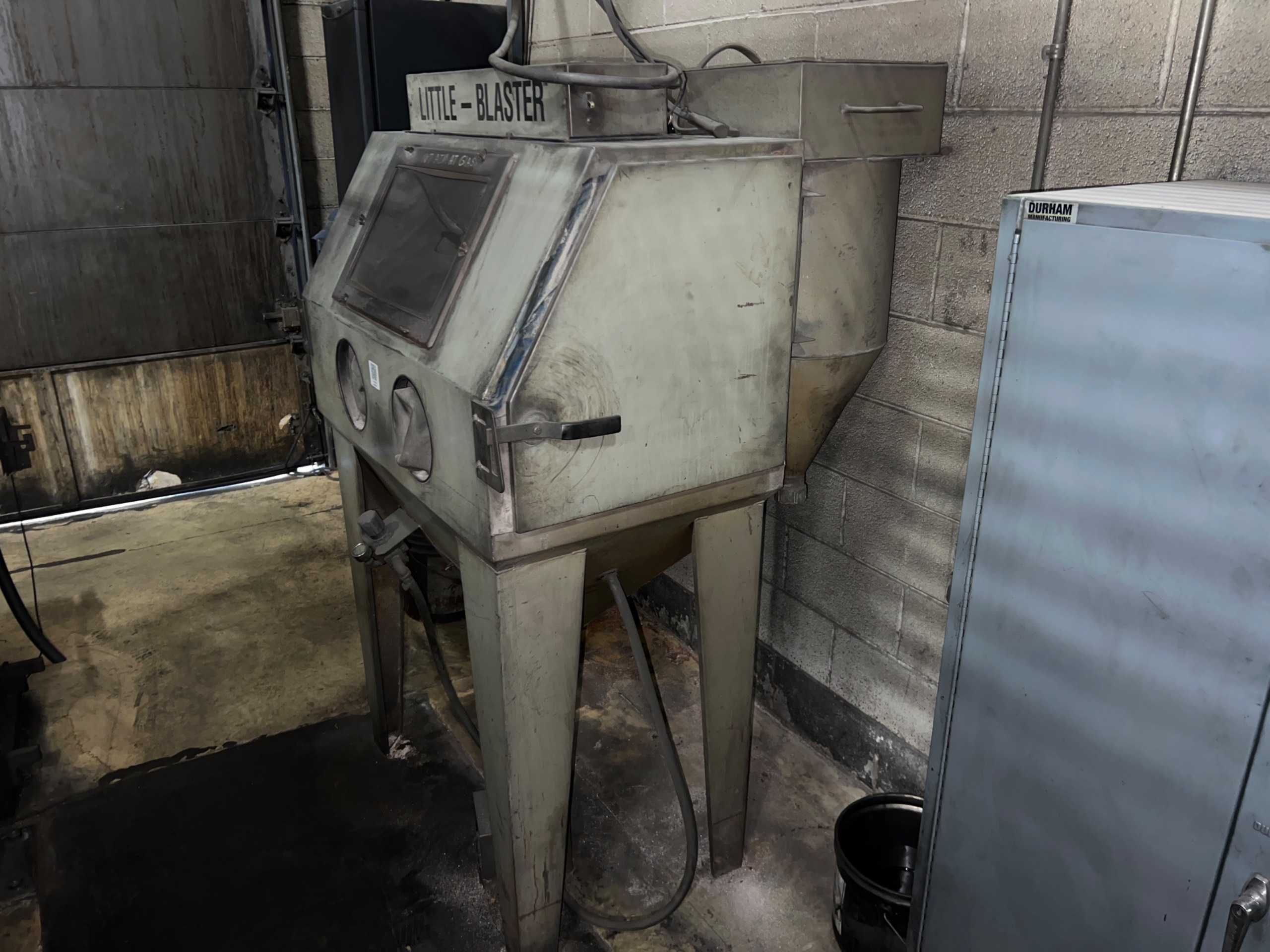 BLAST-IT-ALL LITTLE-BLASTER SAND BLASTING MACHINE - BLASTING & PEENING MACHINES
