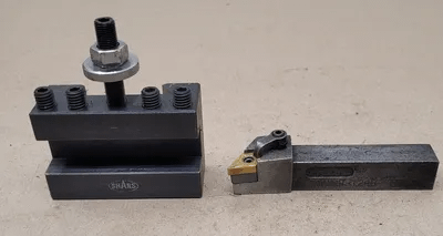 SHARS 250-301 CXA 1 QUICK CHANGE TOOL POST HOLDER (1/2"-3/4") W/ KENNAMETAL MDJNR-124B - MACHINING TOOLING & PARTS