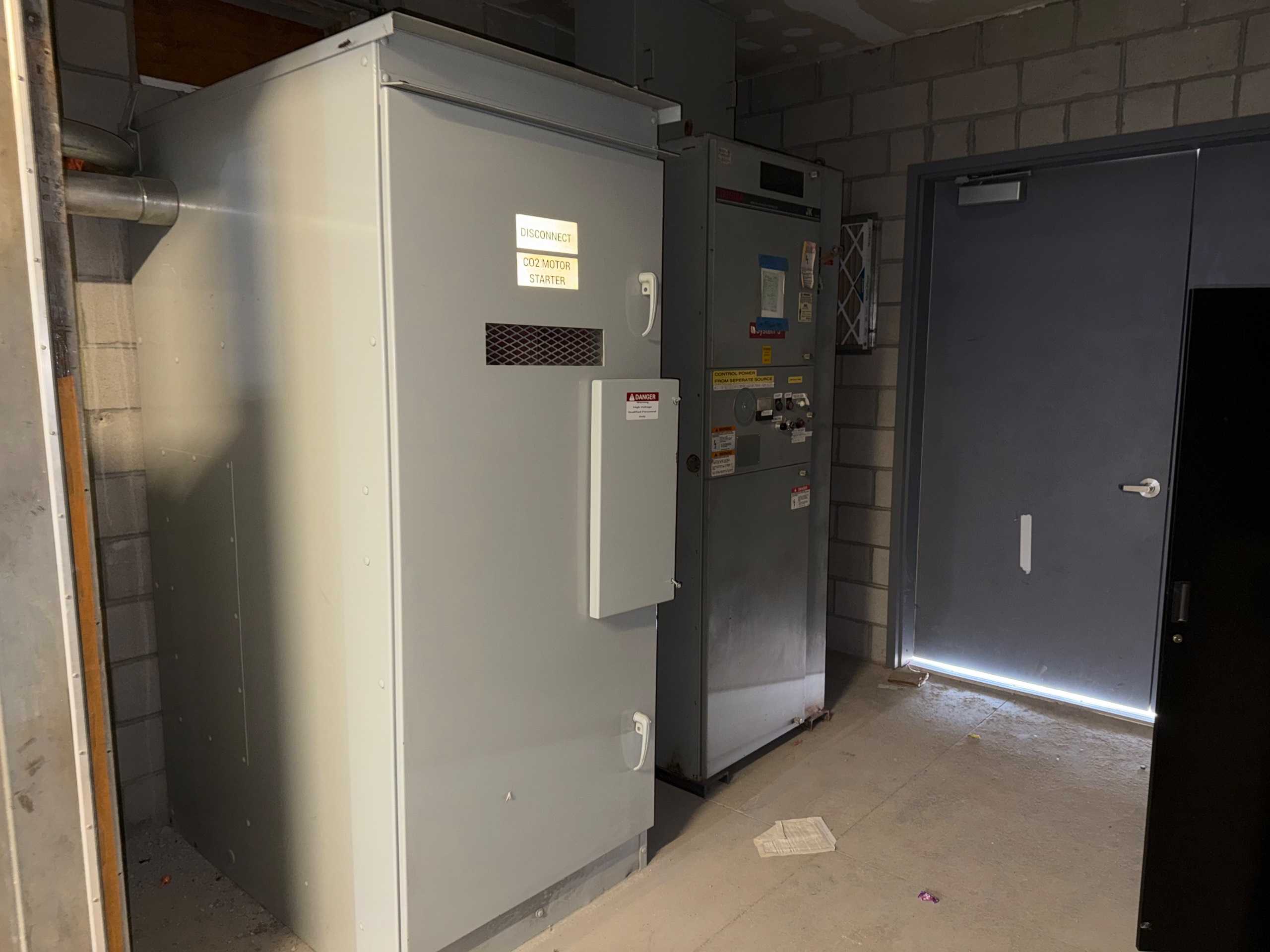 BULK QTY OF CONTENTS OF ELECTRICAL ROOM - ELECTRICAL EQUIPMENT