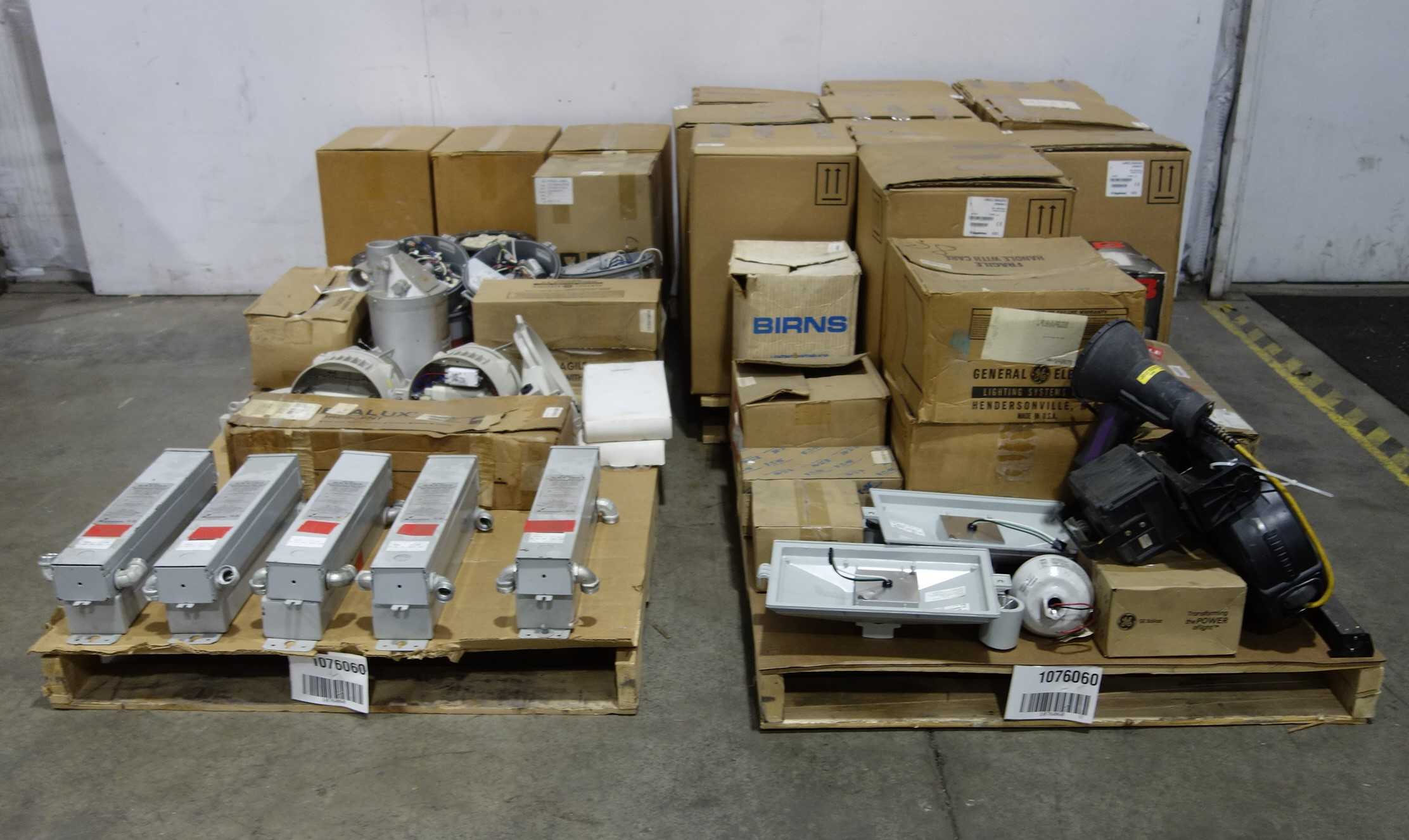 4 PALLETS OF ASSORTED LIGHTING FIXTURES AND ACCESSORIES