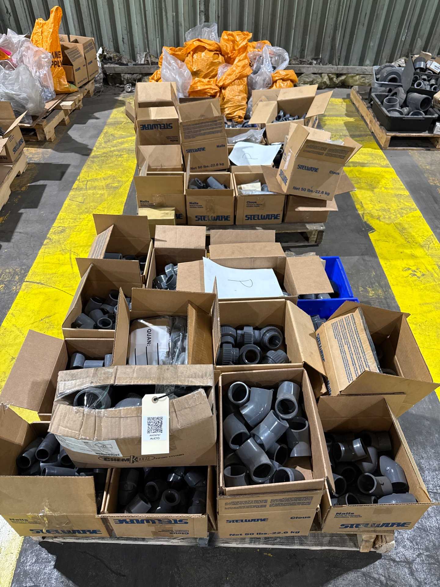 Bulk QTY of Pipe Fittings - PIPE & TUBE FITTINGS