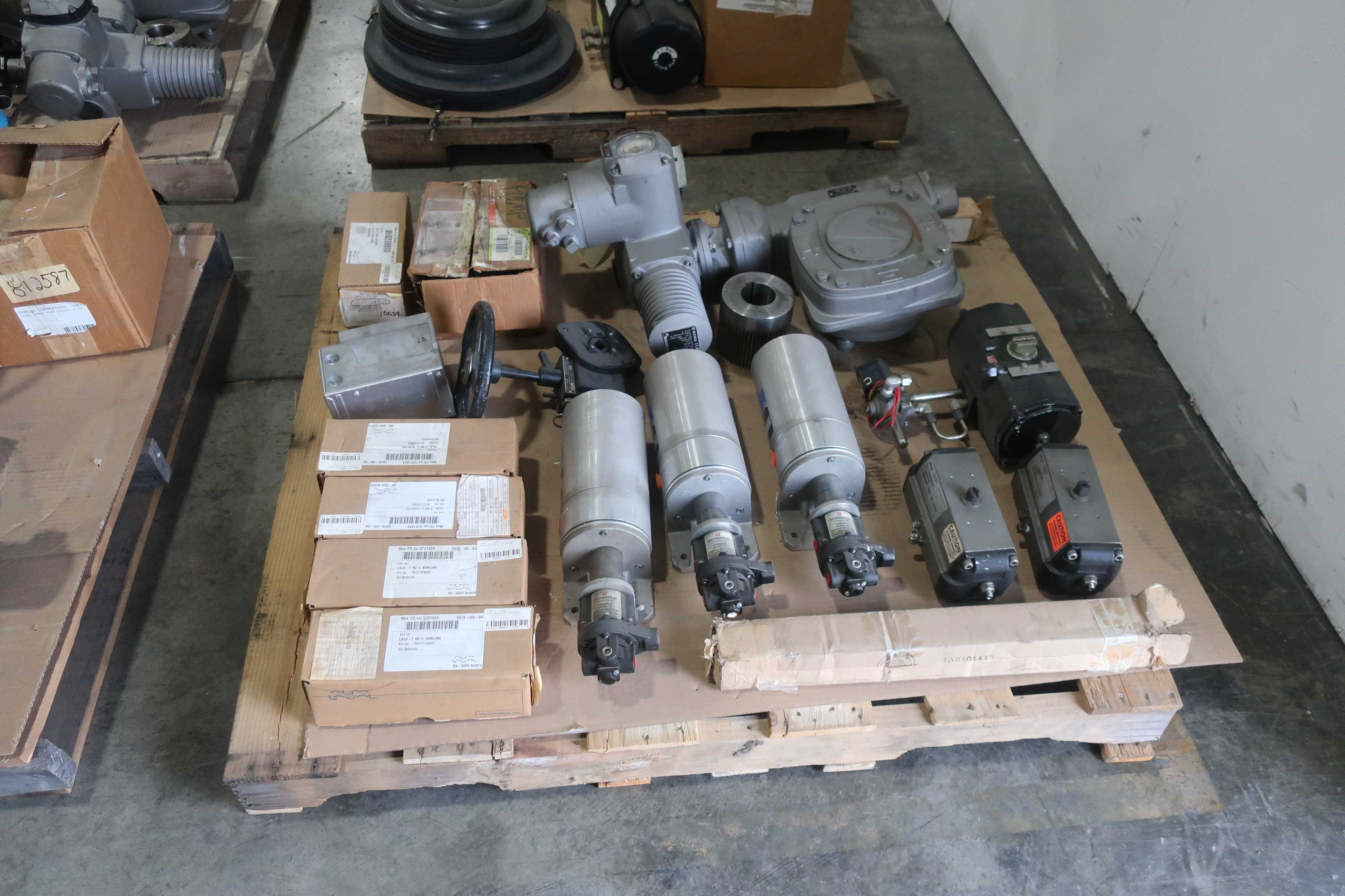 SKU 1761569 - 4 PALLETS OF ASSORTED VALVE ACTUATORS, POSITIONERS, AND INDICATORS - VALVE POSITIONERS & INDICATORS