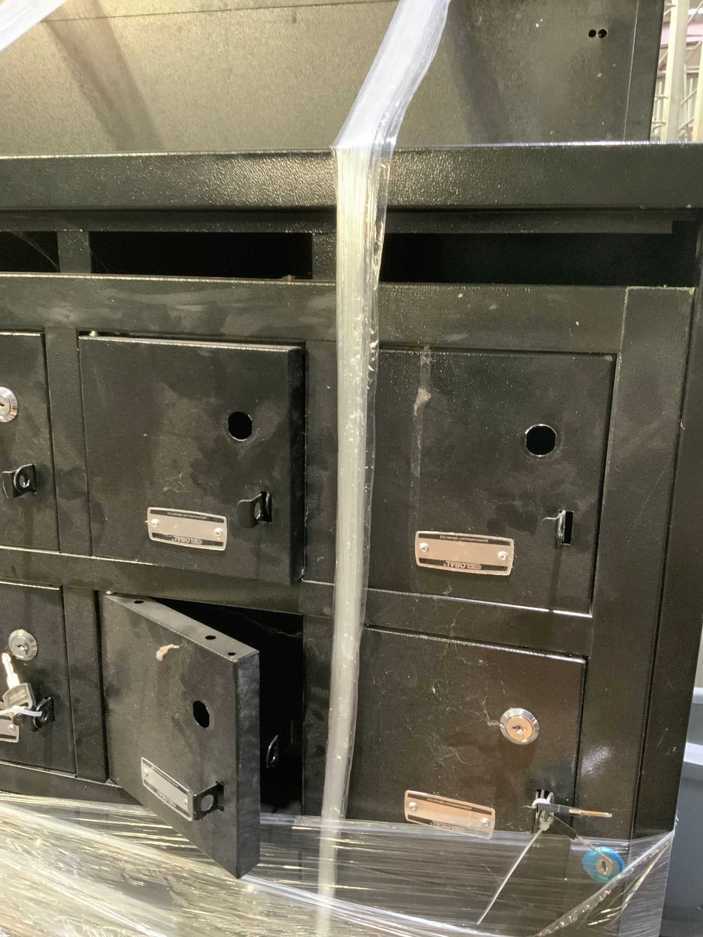 LOCKERS - STORAGE & HANDLING EQUIPMENT